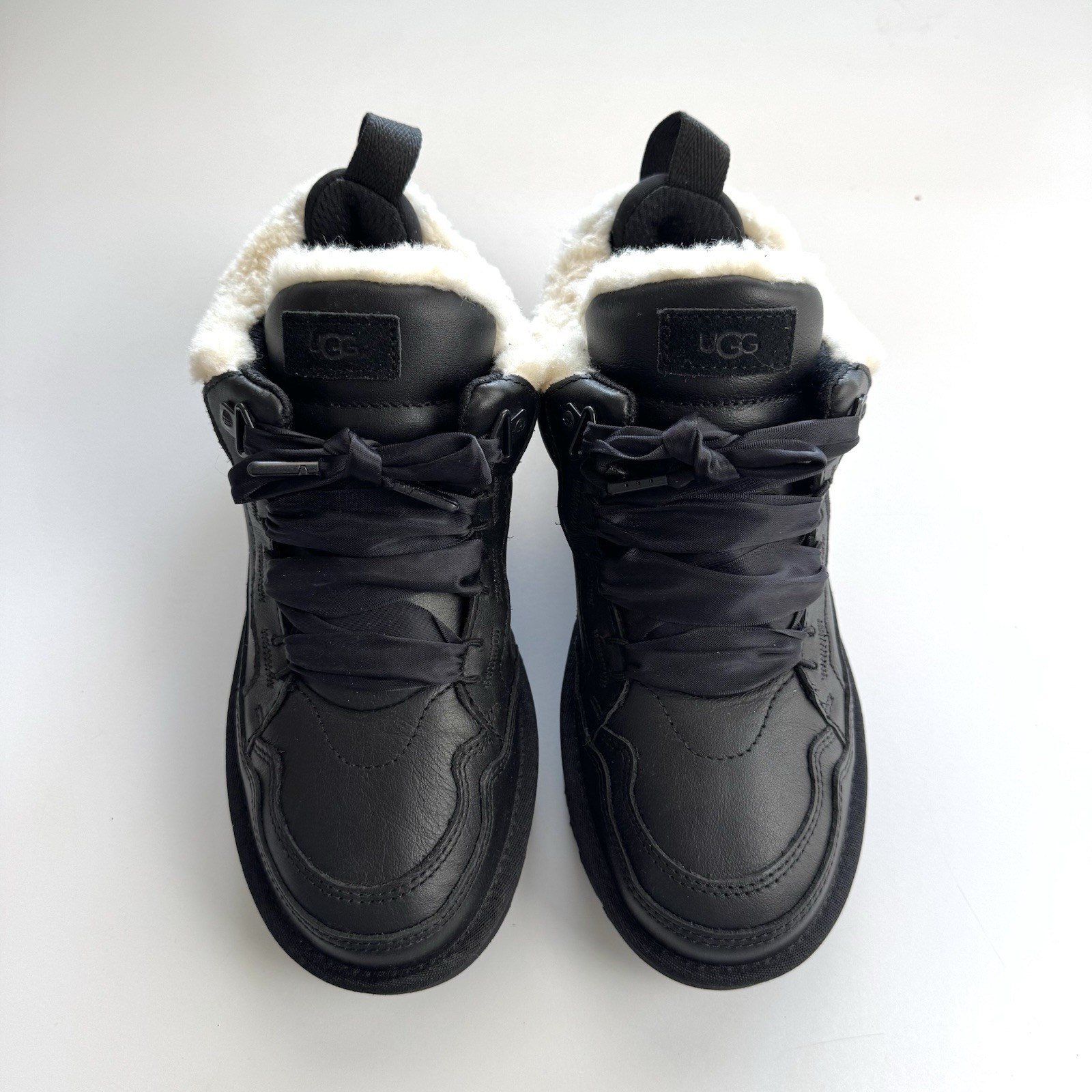 UGG Lowmel Premium Black Leather Lace up Sneakers Sherpa Lined Women’s Sz 9 New