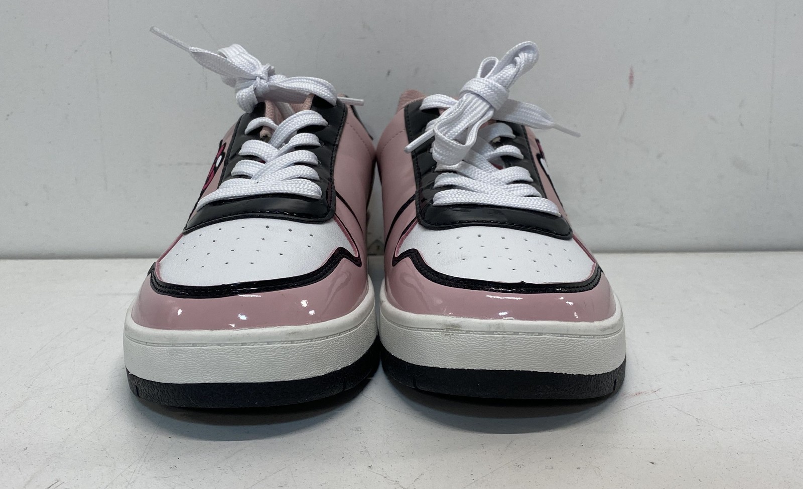 Hello Kitty Pink Patent Leather Low Top Sneakers Women’s Size 10