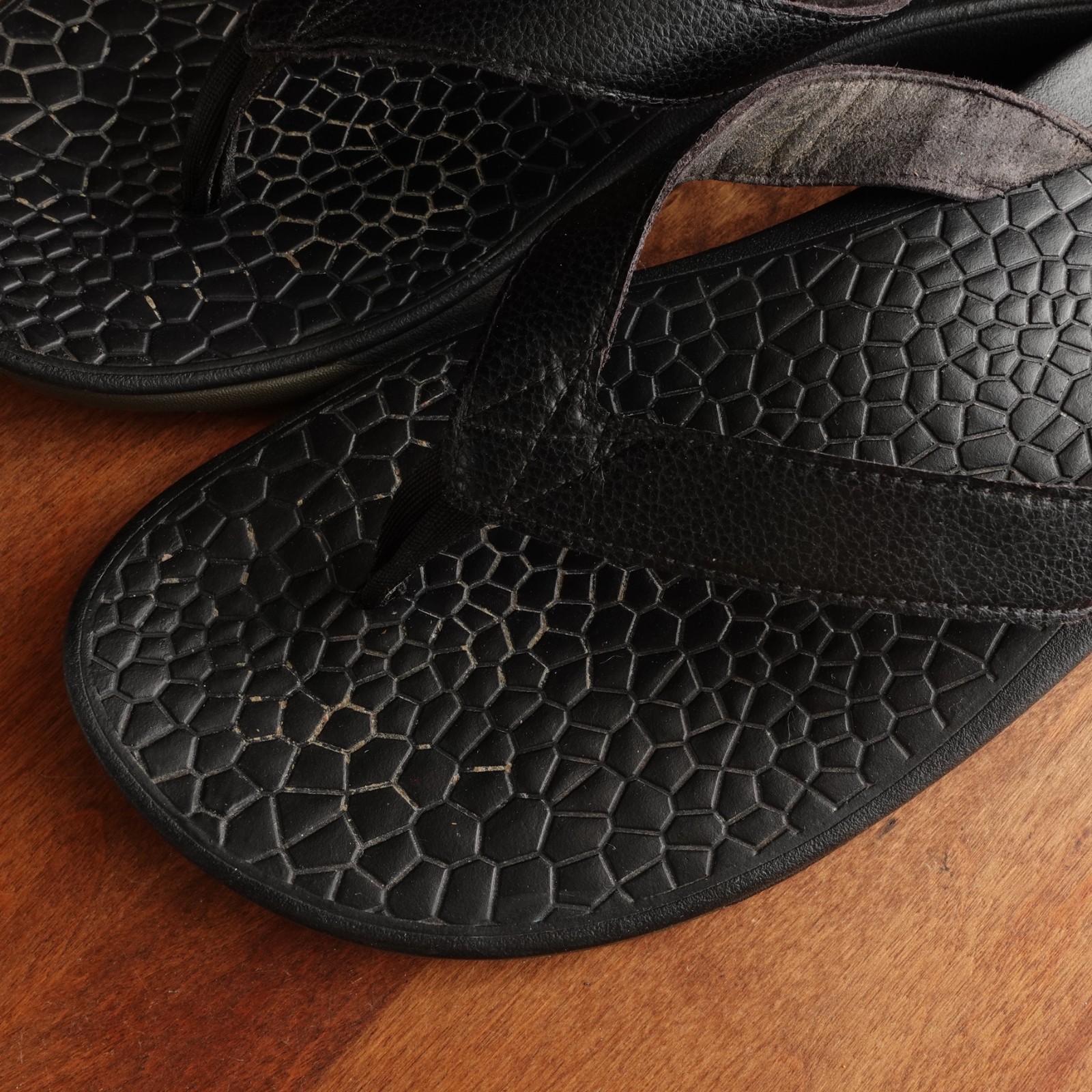 Chaco Sandals Womens Size 9 BLK Thong Outdoor Beach Coastal Pool Hiking Shoes