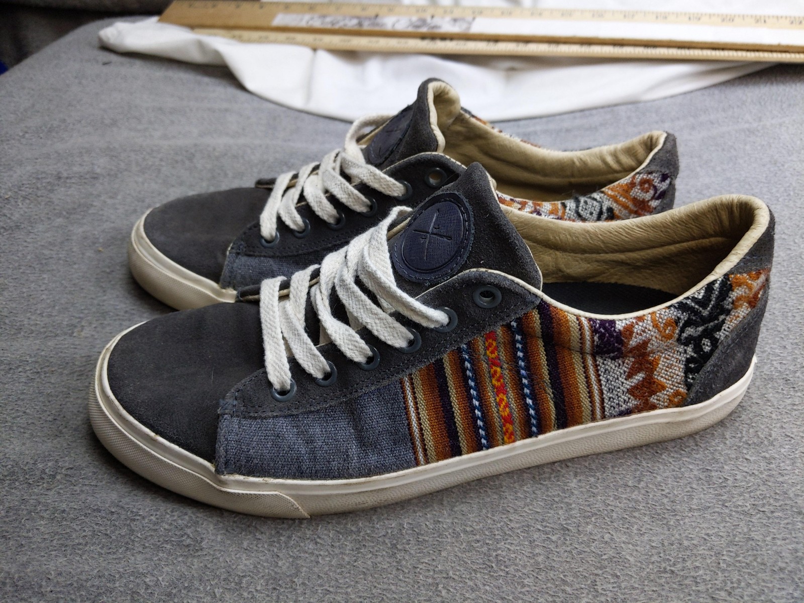 Inkkas Shoes Womens 10 41 Mens 8 Gray Multicolor Striped Textile Low Top Sneaker