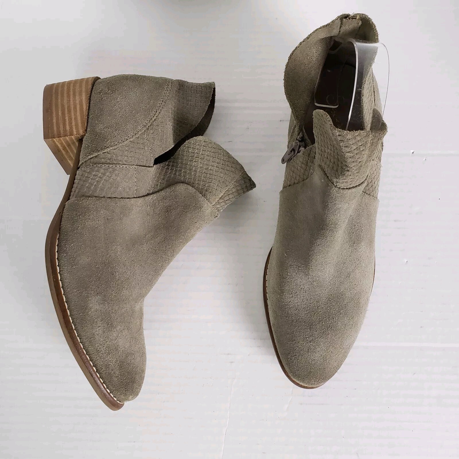 Seychelles Ankle Boots Womens 8.5 Gray Suede Leather Embossed Block Heel Zip