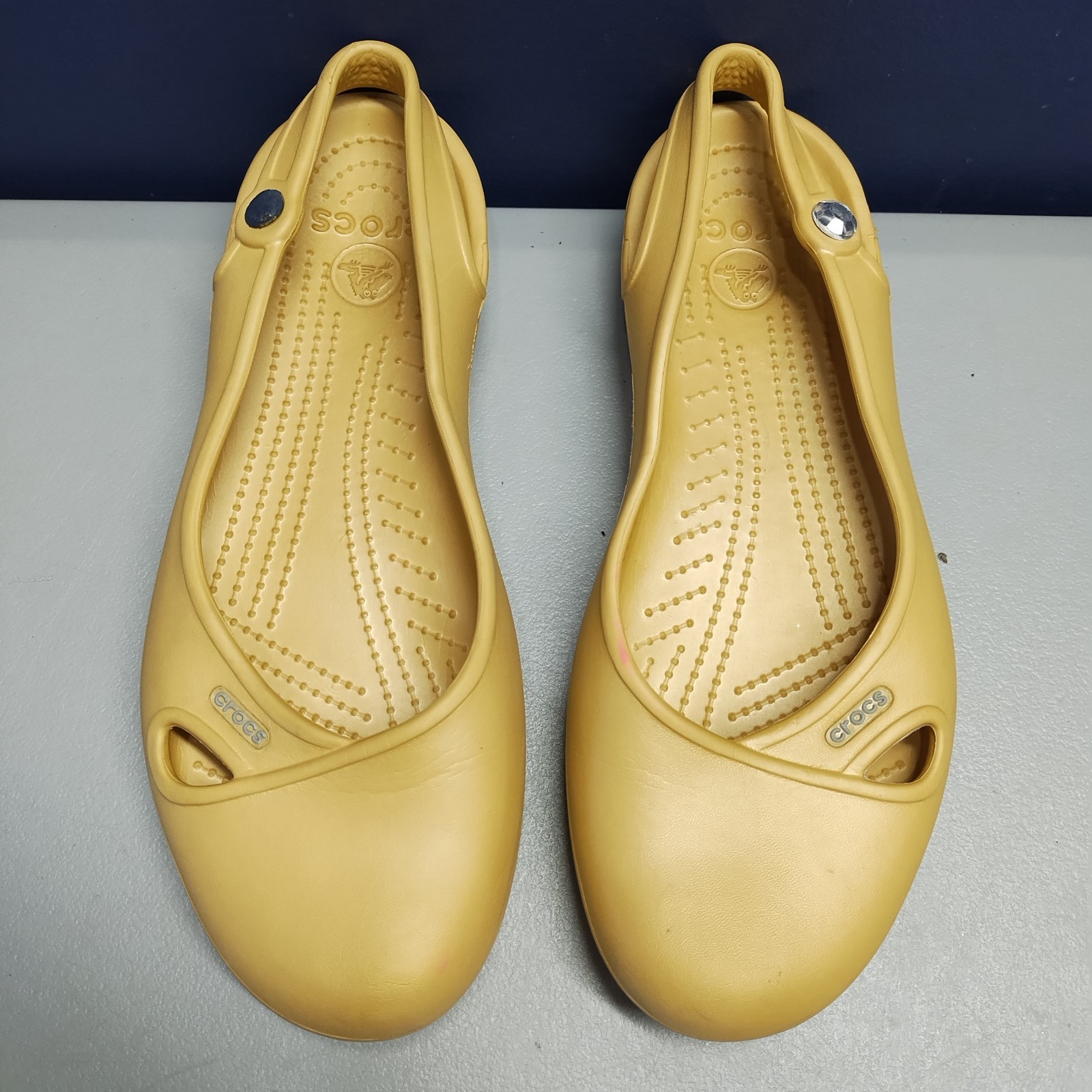 Crocs Croslite Slingback Sandals Womens 10 Tan Cutout Embellished Almond Toe