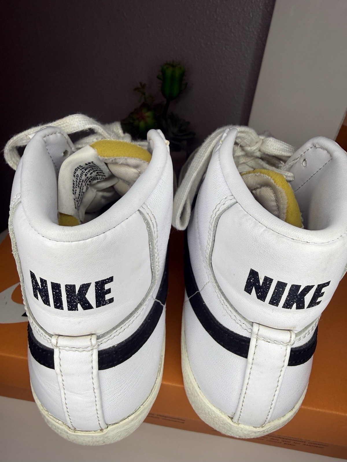 Nike Blazer Mid ’77 Vintage White And Black Size 6 men And 7.5 Women’s Pre-owned