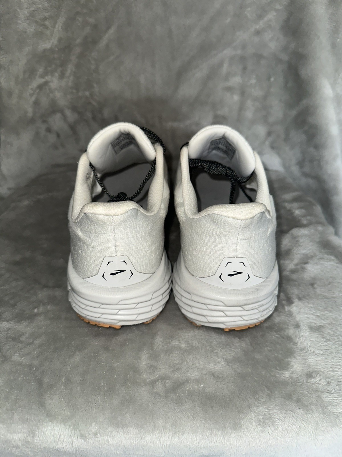 Brooks Launch 11 White Grey Black White Size 10.5 With Minor Defect