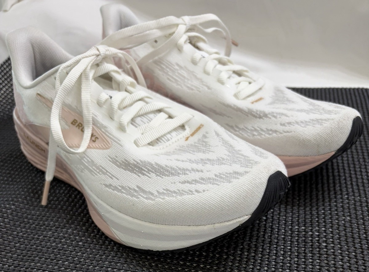 Brooks Launch 11 Women’s White/Gold/Pink Low Top Lace-Up Mesh Sneakers