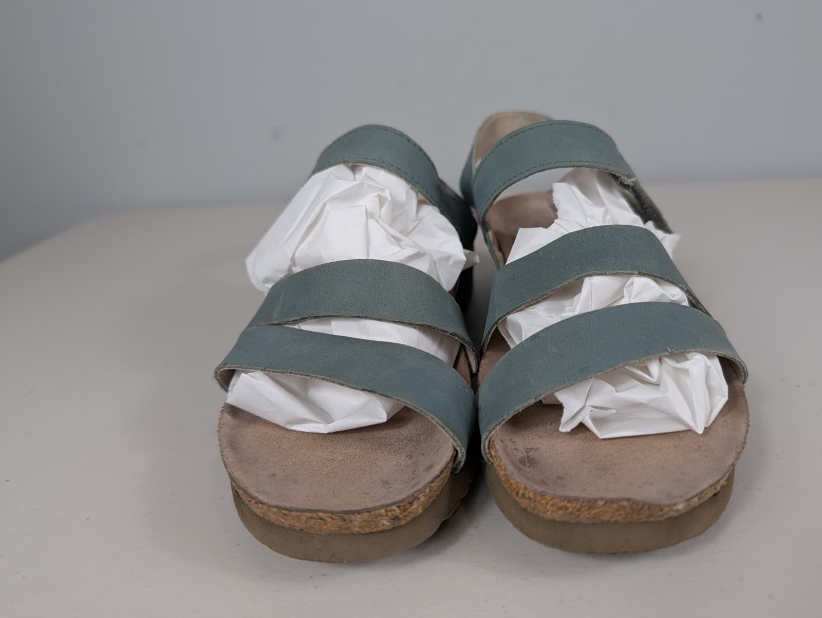 Naot Women’s Kayla green leather sandals size 8