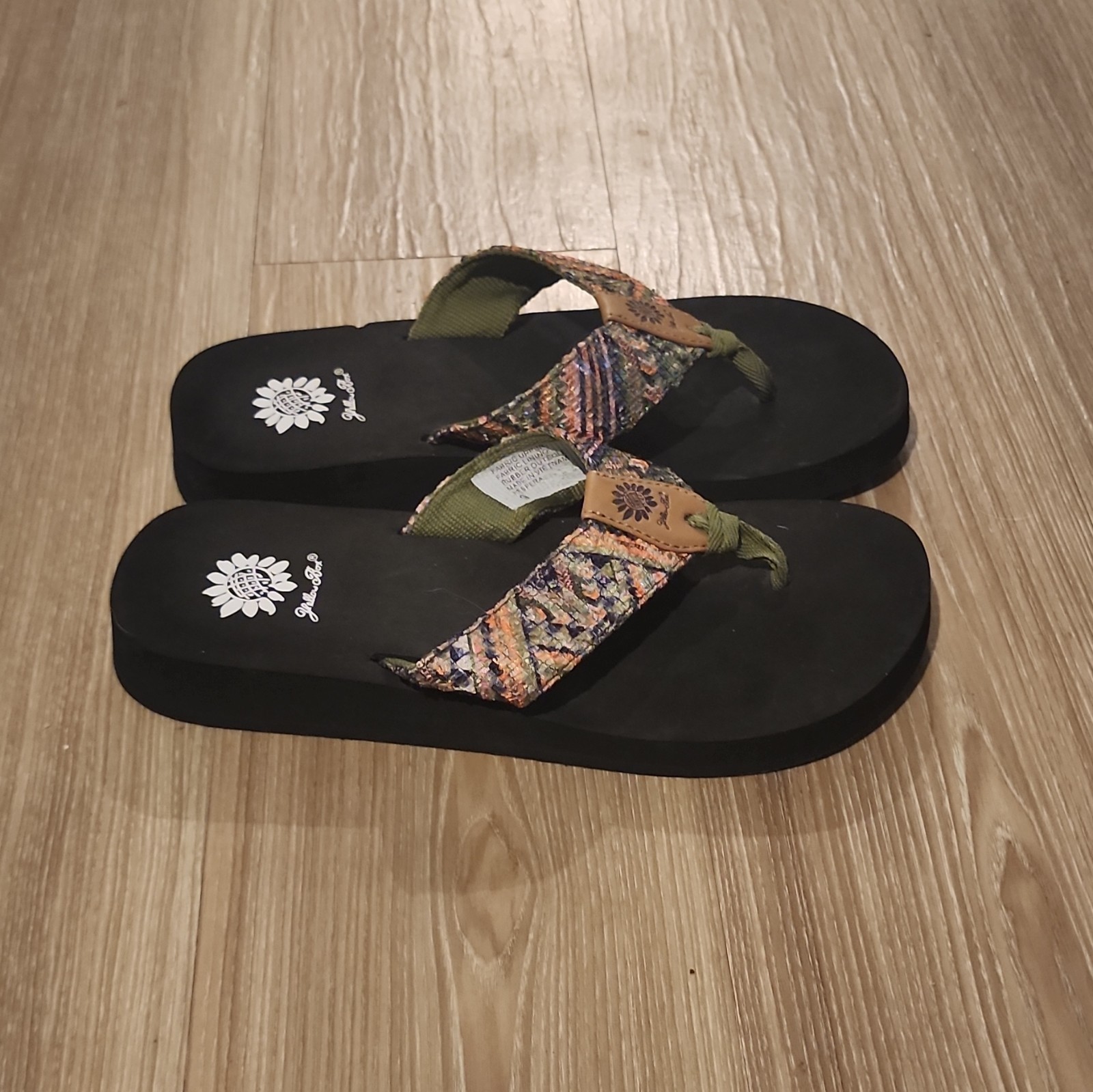 Yellow Box Women’s Fabric Thong Sandals Black/Multicolor Geometric Straps US 9