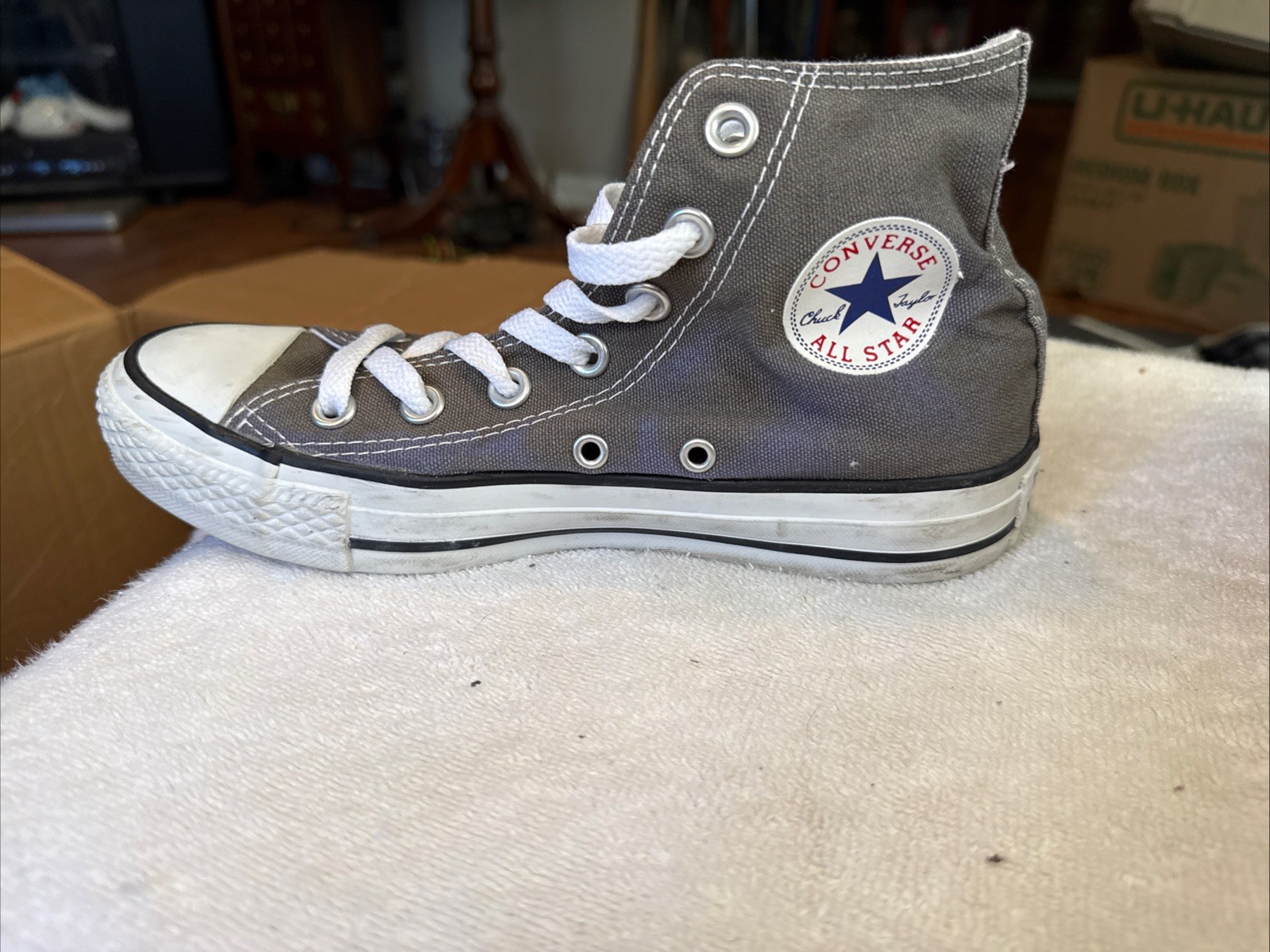 MEN’S CONVERSE HIGH CUT CANVAS SNEAKERS SIZE 4, GRAY & WHITE #1J793