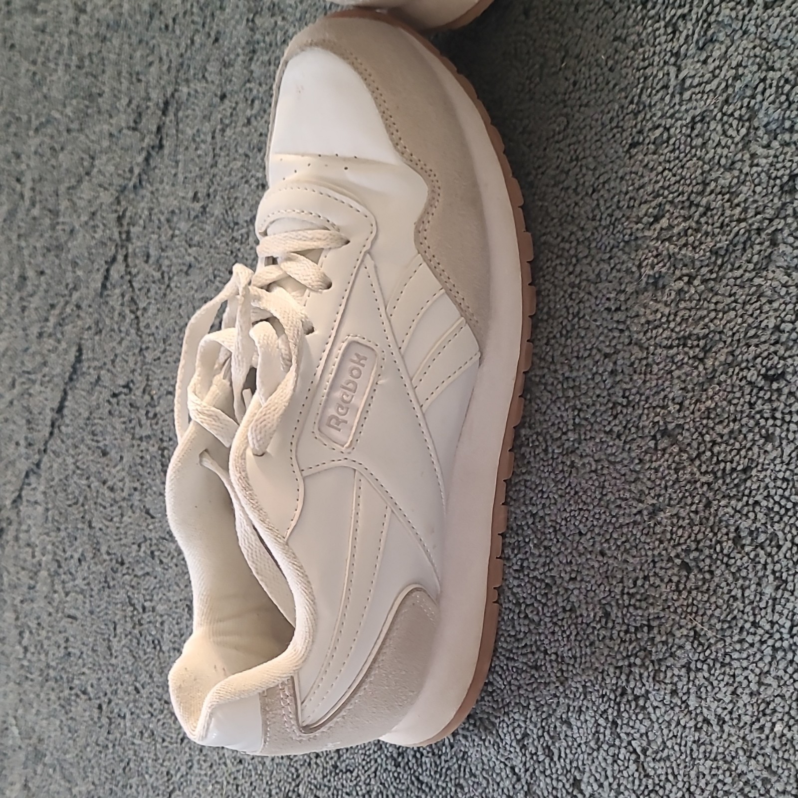 Reebok Women’s Low Top Lace Up Athletic Sneakers White Beige Brown Logo Rubber