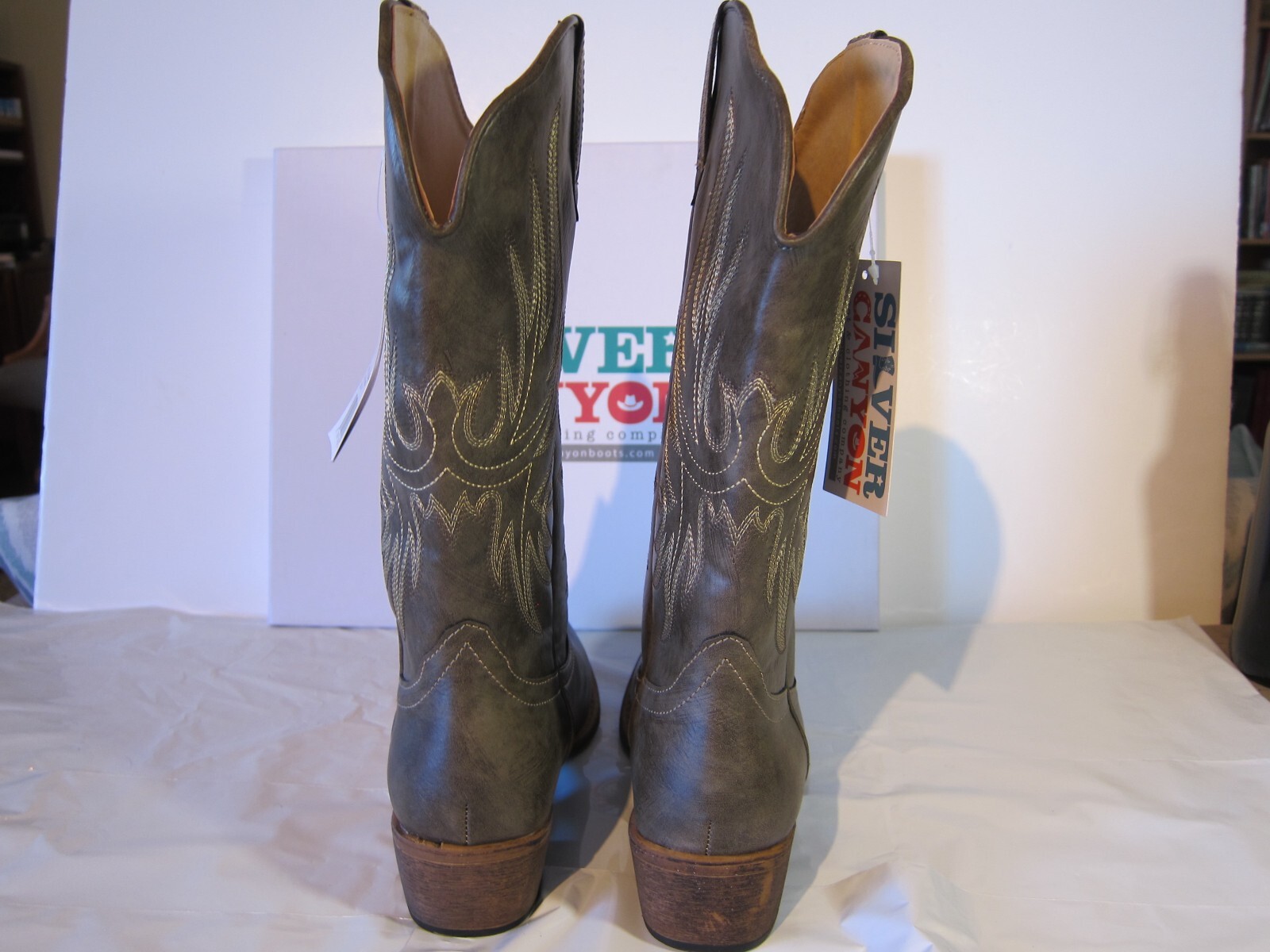 Womens Cowgirl Boots gray Size 7 Silver Canyon Boot Company New in box
