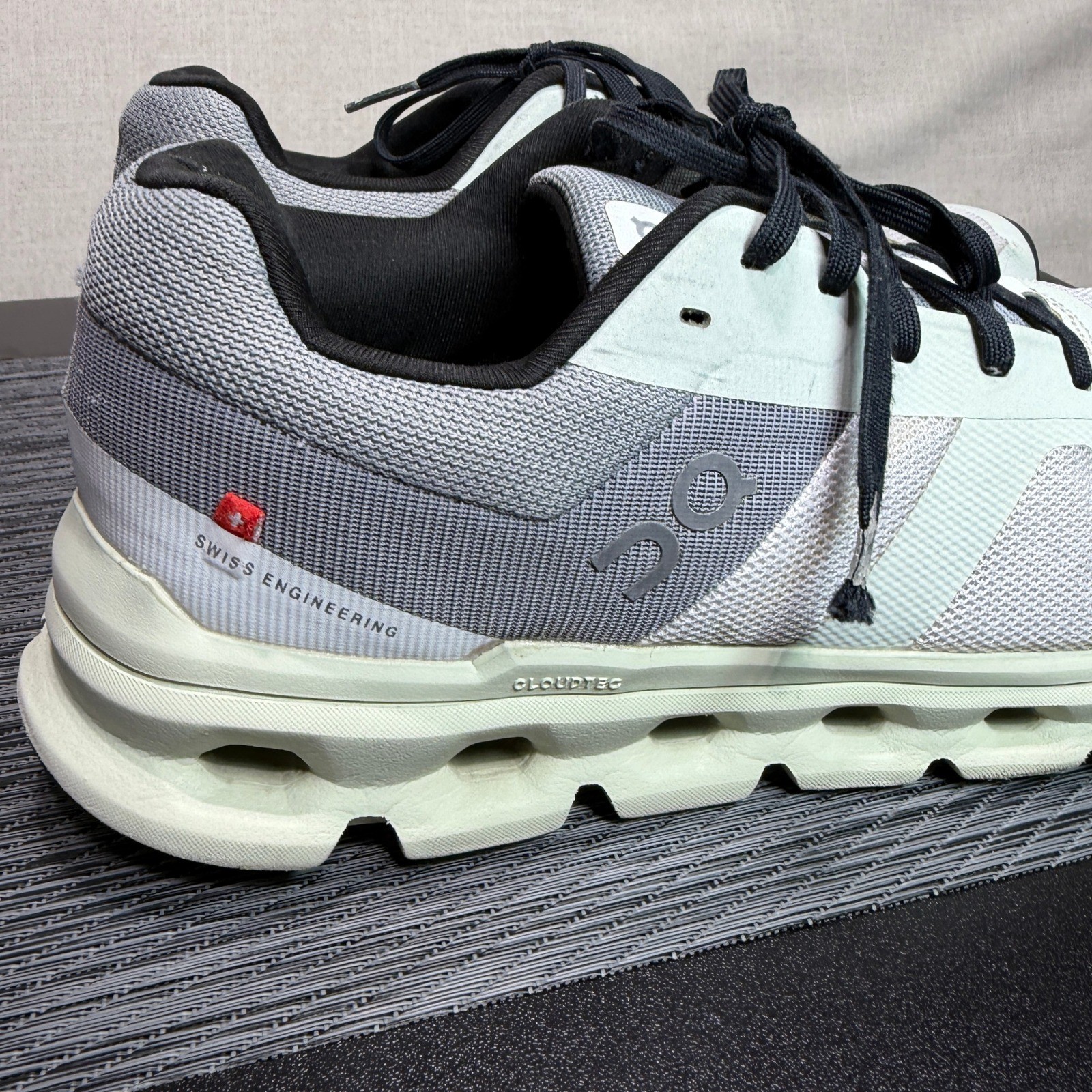 On Running Cloudrunner – Womens 8 – Frost Aloe Athletic Jogging 46.99019