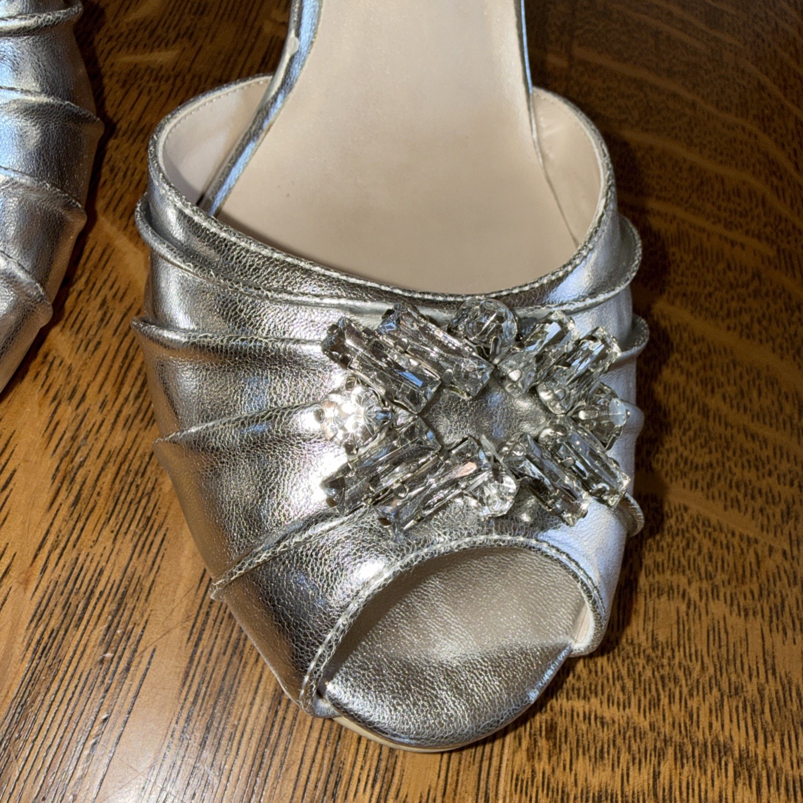 David’s Bridal Metallic Silver Desi Pumps Size 9 1/2 New With Box