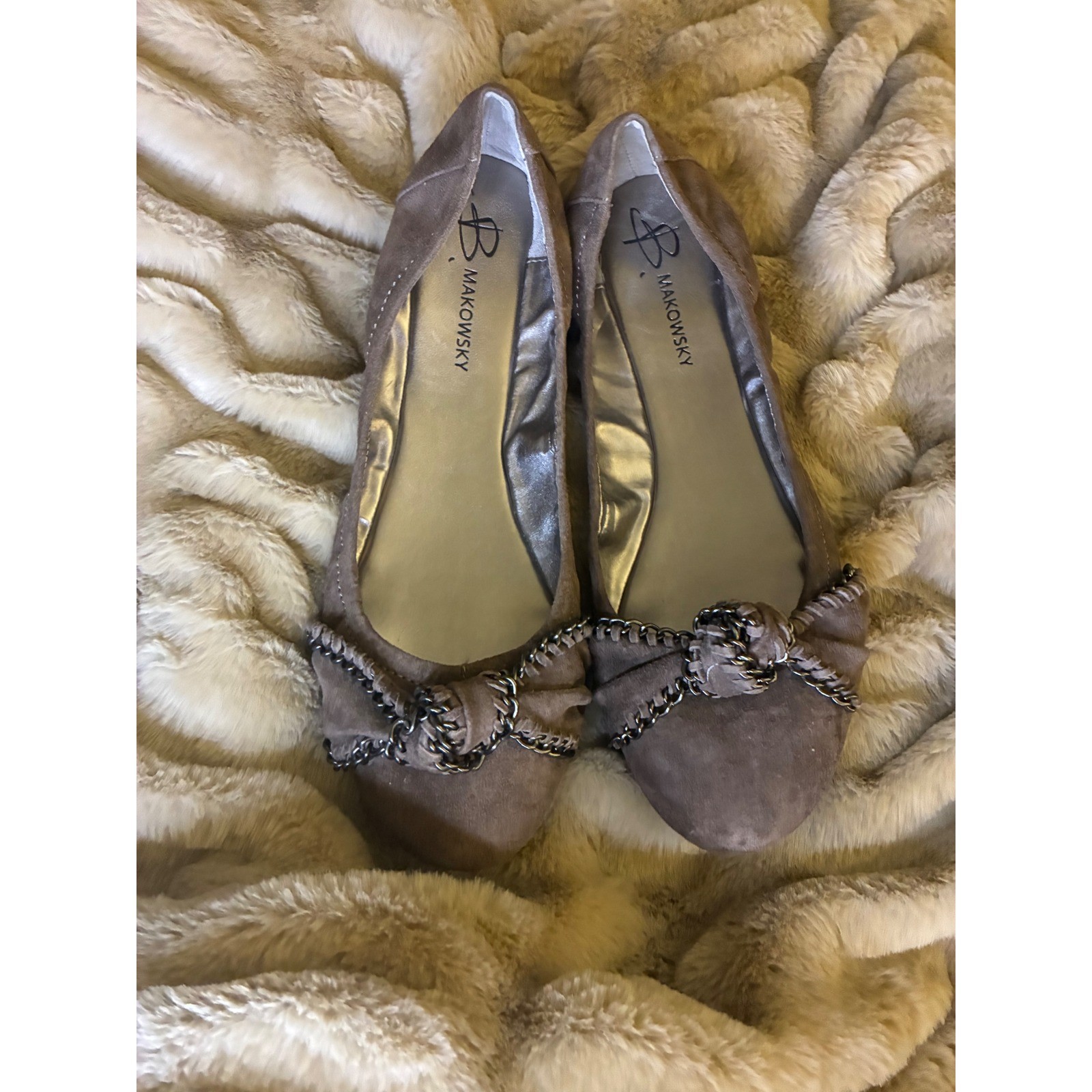 B. Makowsky Womens Taupe Suede Chain Knot Ballet Flats Gray Brown Slip On Shoes