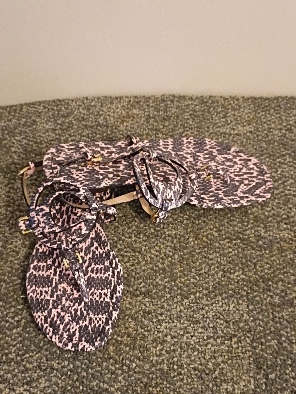 Coach Womens Pink Leopard Print T-Strap Sandals Size 7