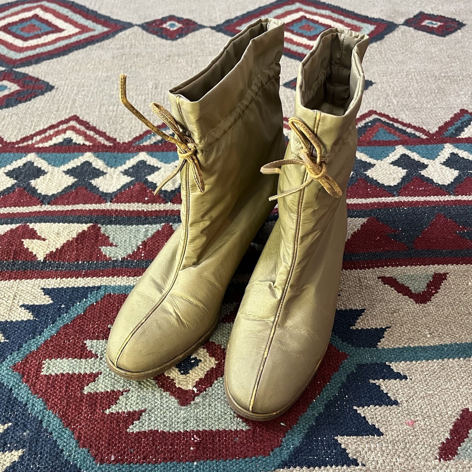 Vintage 80s Golo Winter Snow Boots Women’s 8 Beige Sherpa Lined Nylon High Heel