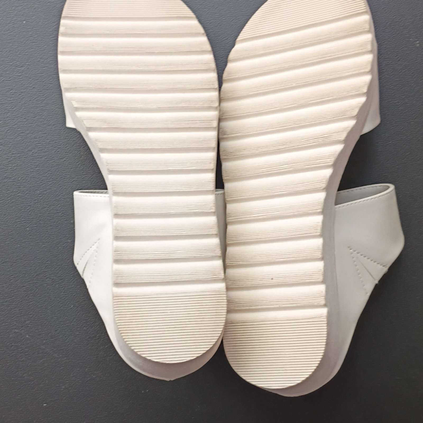 Kensie Women’s White Leather Comfort Slide Slip-On Sandals Casual Size 8