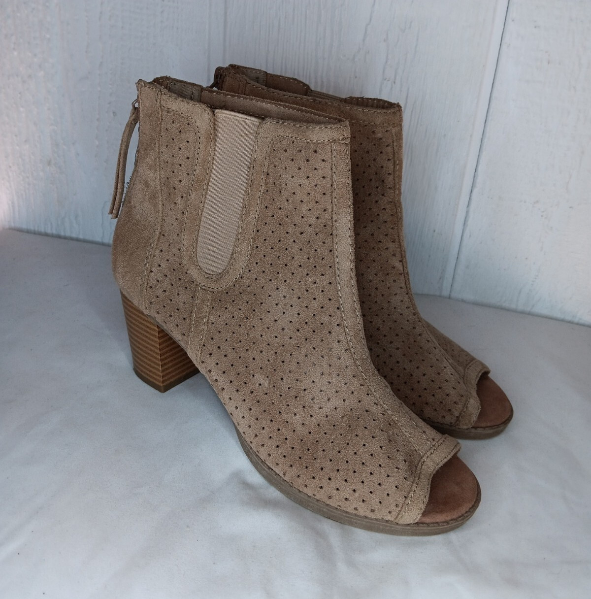 Big Buddha Perforated Peep Toe Ankle Boot Women’s 7 Tan Bootie Block 2.5″ Heel