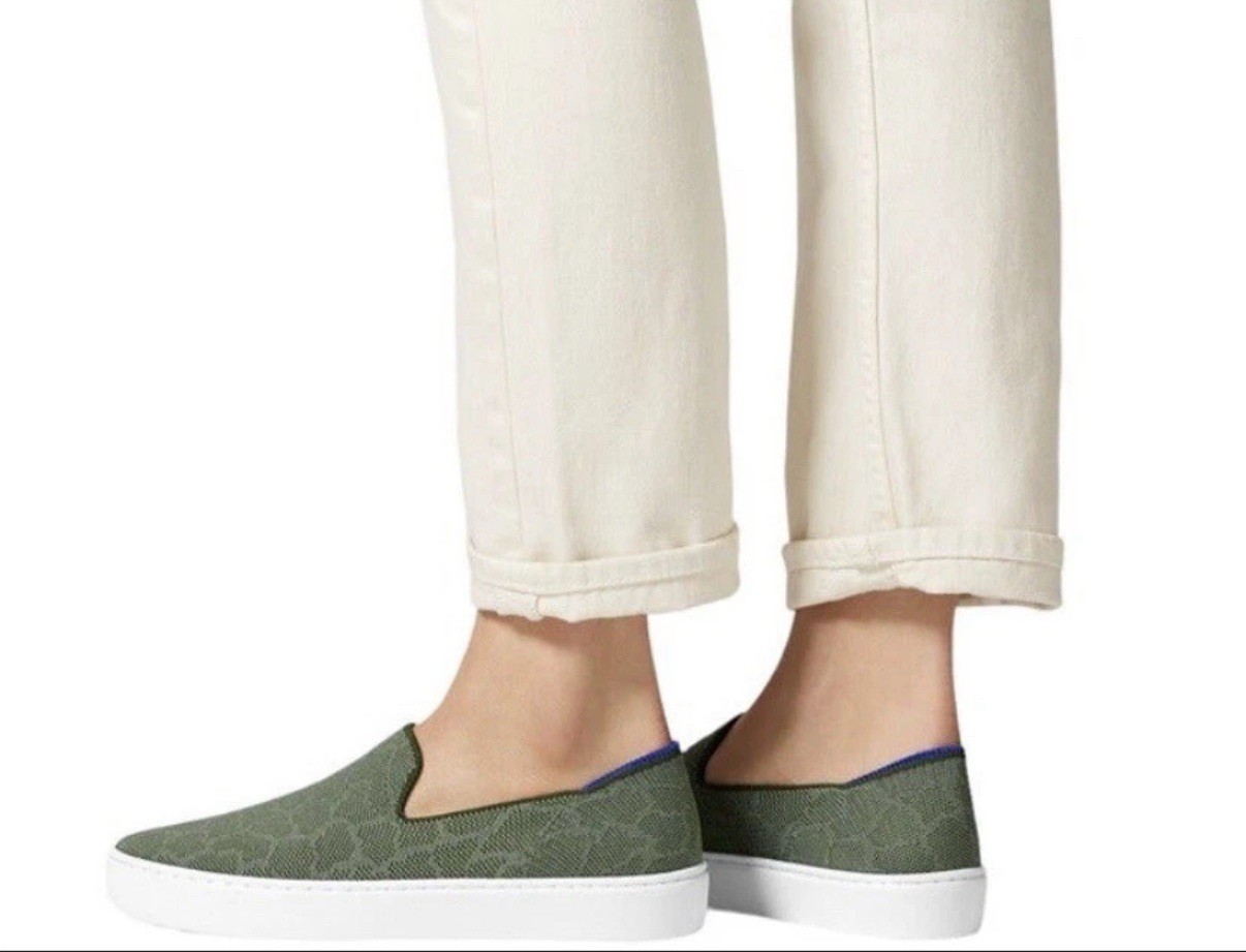 Rothy’s The Sneaker Solid Green Giraffe retired Print Flat Slip On Shoes Sz 5