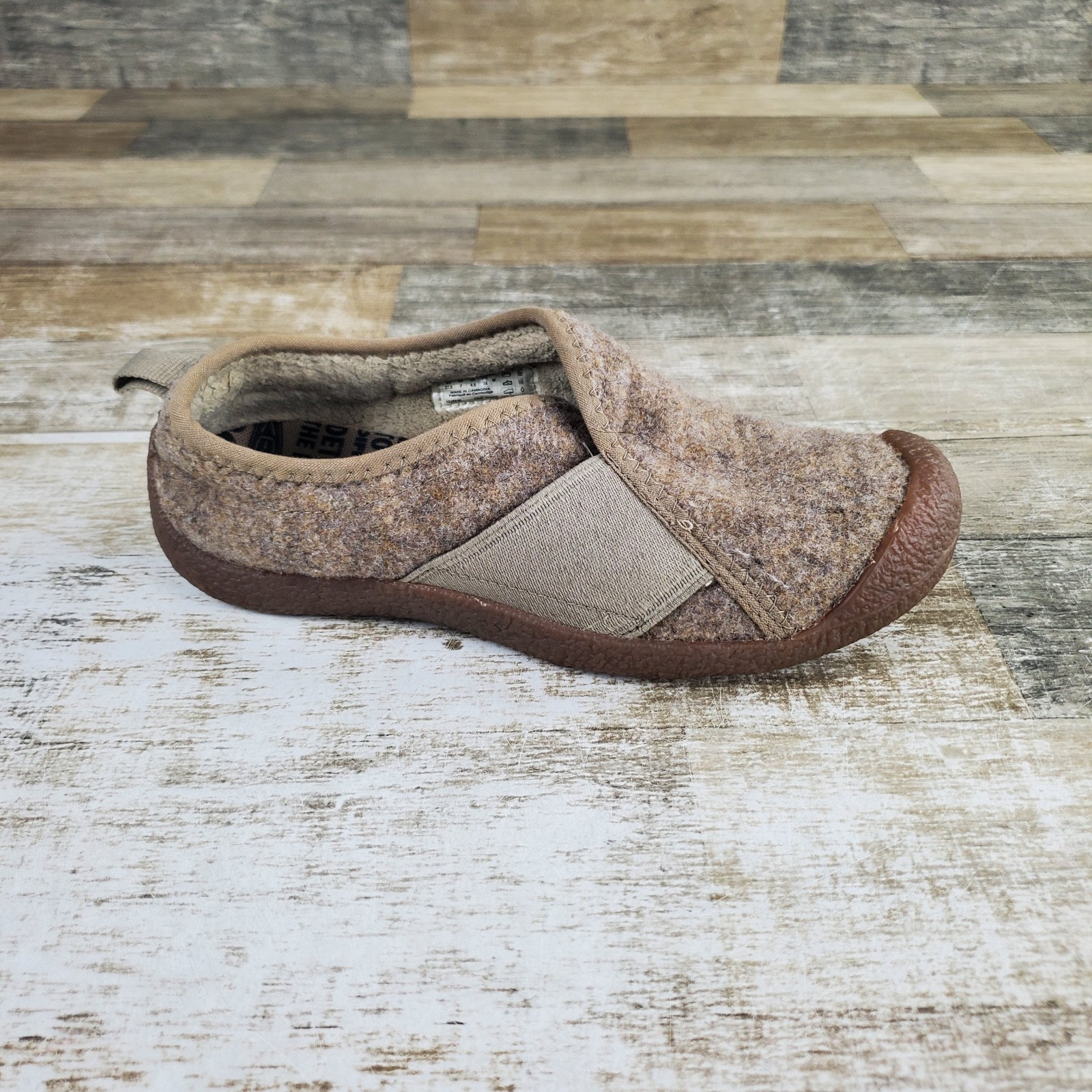 Keen Howser Wrap Womens Slippers Sz 7 Taupe Felt Fleece Lined Bump Toe Slip On