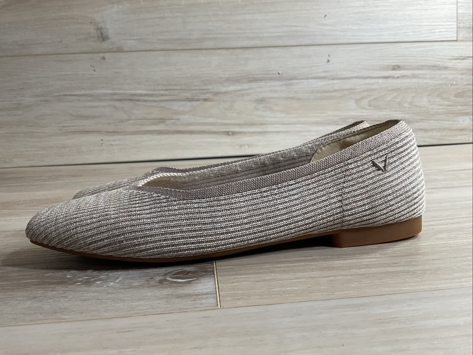 Vivaia Margot 2.0 Ballet Flats Sz 6.5 EU 37 Beige Ivory Square Toe V Cut Comfort