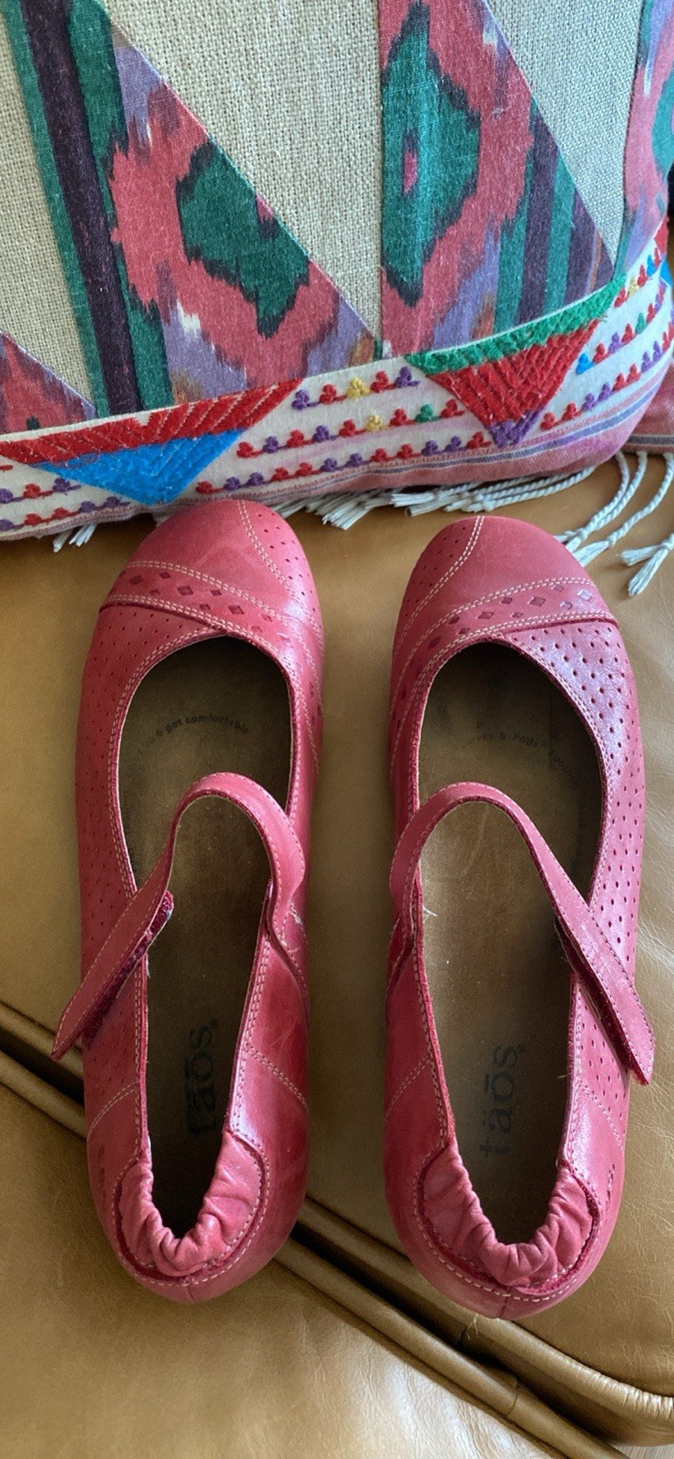 Taos Womens Step It Up Mary Jane Shoe Size 8 Red Leather Perf Flats Comfy Casual