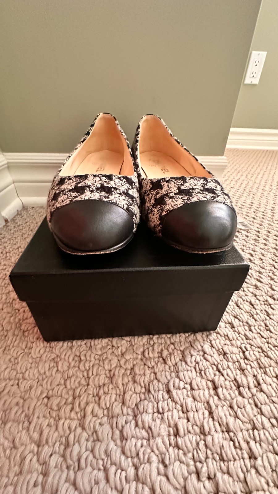Chanel Tweed Calfskin Cap Toe Ballerina Flats Houndstooth Black White -Size 39.5