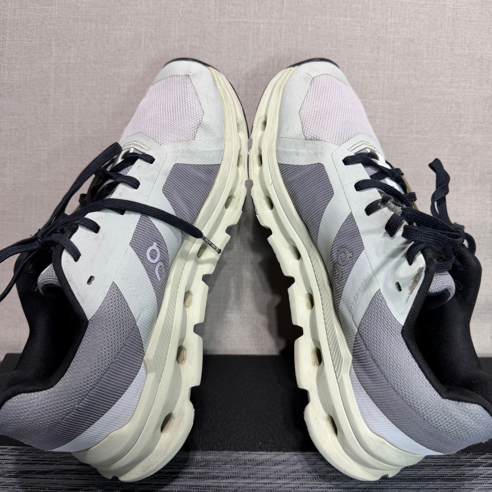 On Running Cloudrunner – Womens 8 – Frost Aloe Athletic Jogging 46.99019
