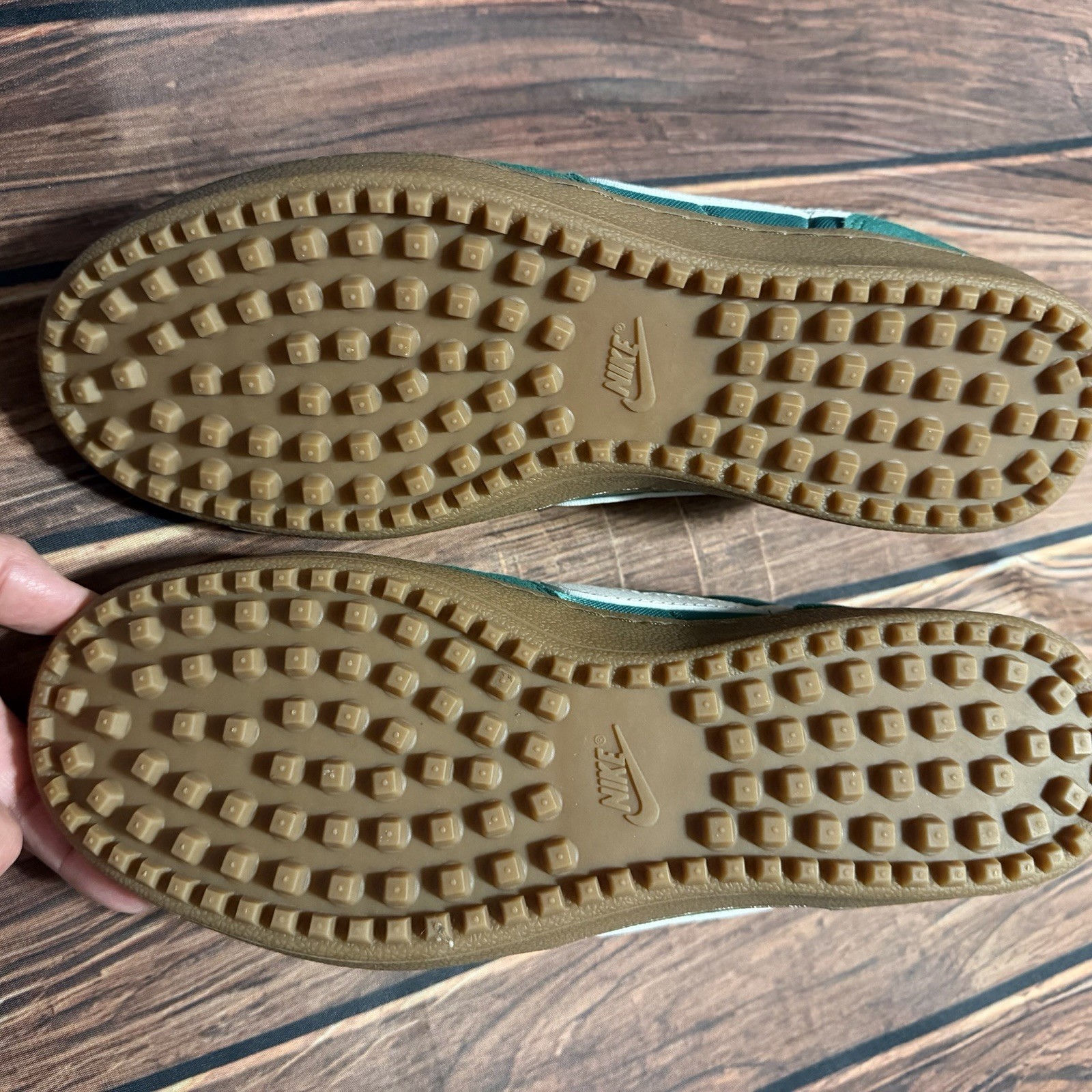Nike Women’s Size 8 Green Gum Sole Low Top Sneakers HJ6000-300