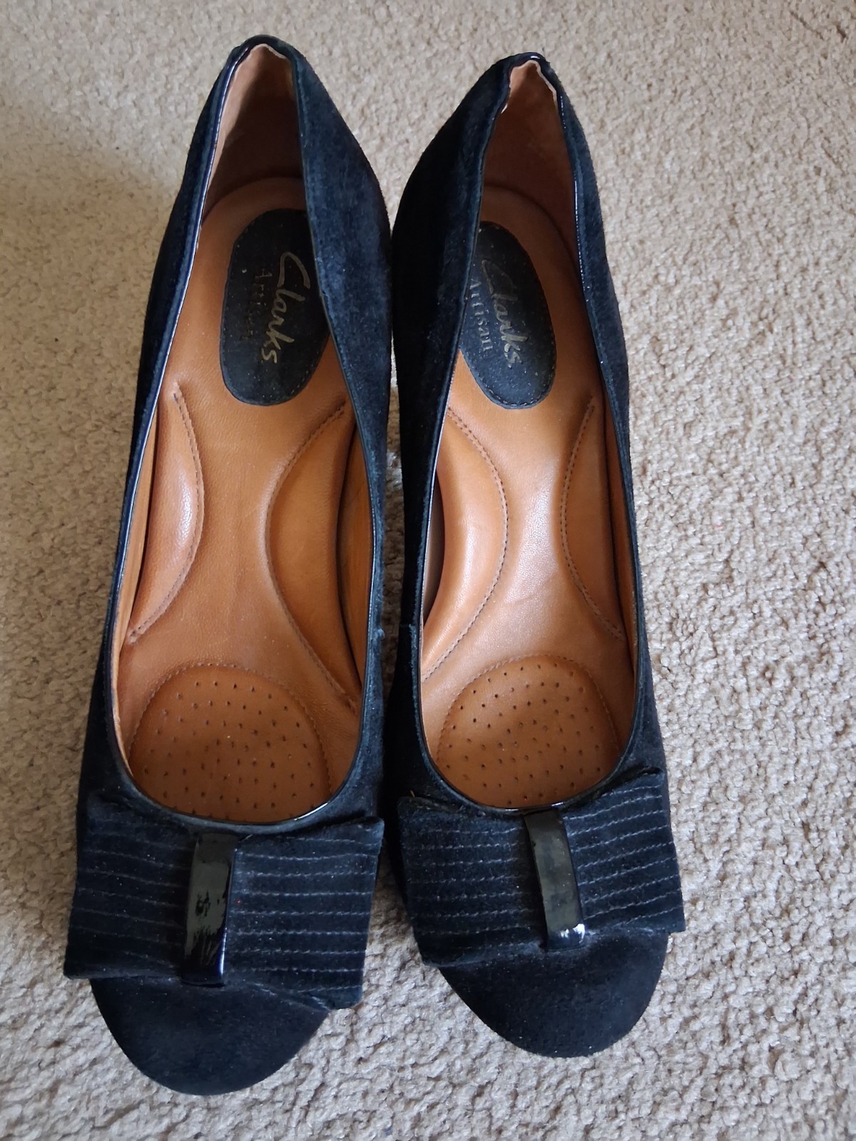 Clark’s Black Suede Bow Heels 7.5