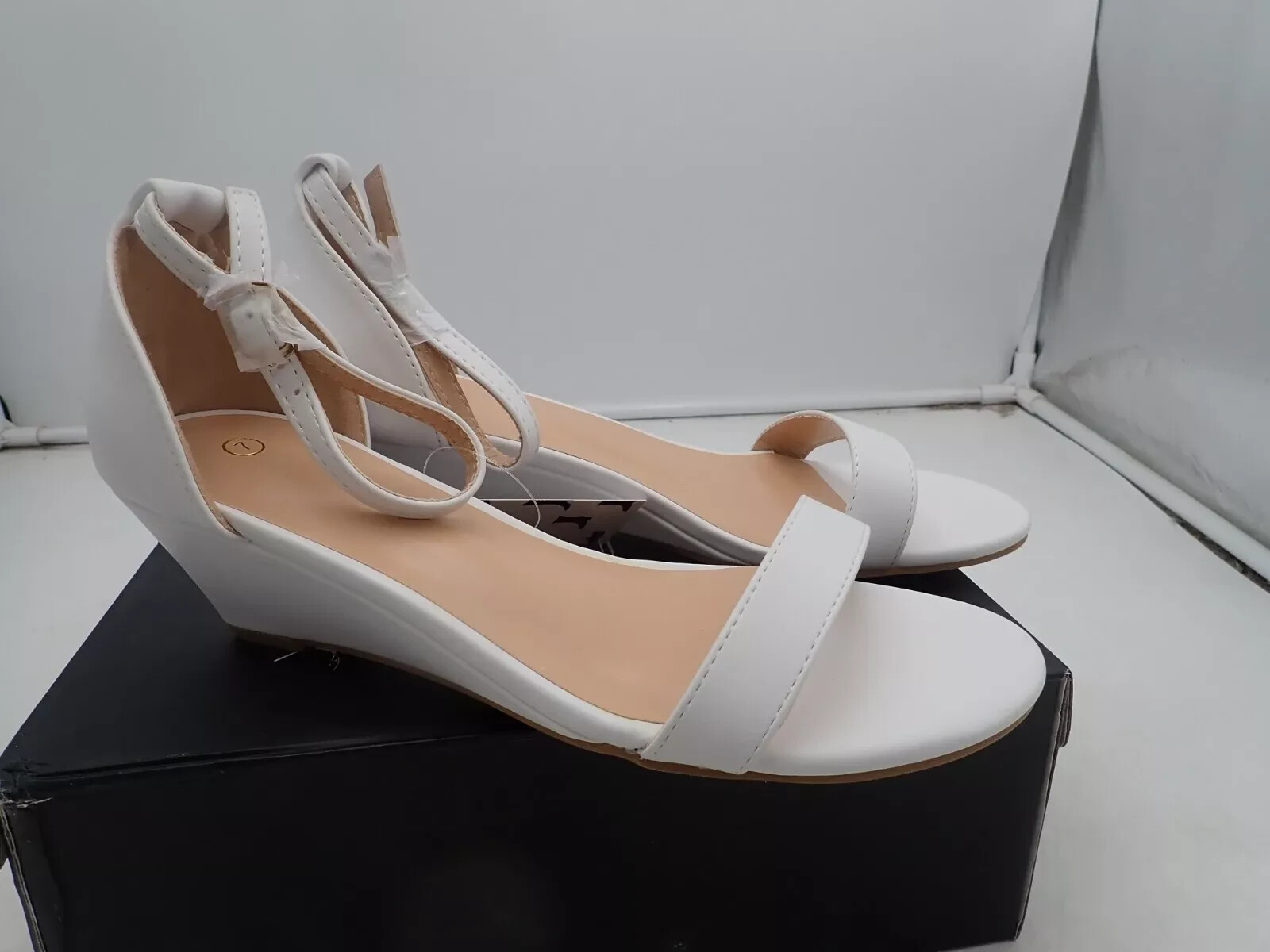 mysoft Women’s Wedge Sandals 2″ Low Heel Open Toe Ankle Strap Size 9 White