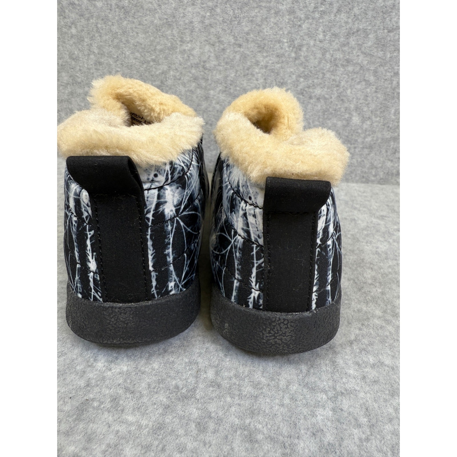 Yes We Vibe Black White Tie Dye Faux Fur Lined Ankle Boots Slippers Womens Sz 6