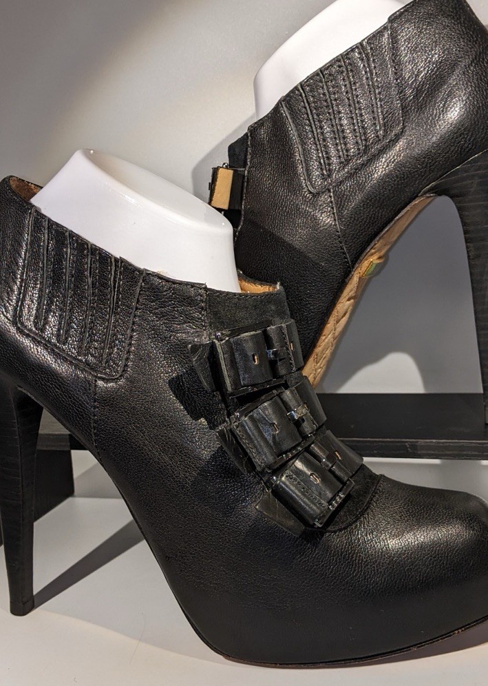L.A.M.B. Gwen Stefani Sz 10 Blk King Triple Buckle Bootie Stiletto Heels Pumps