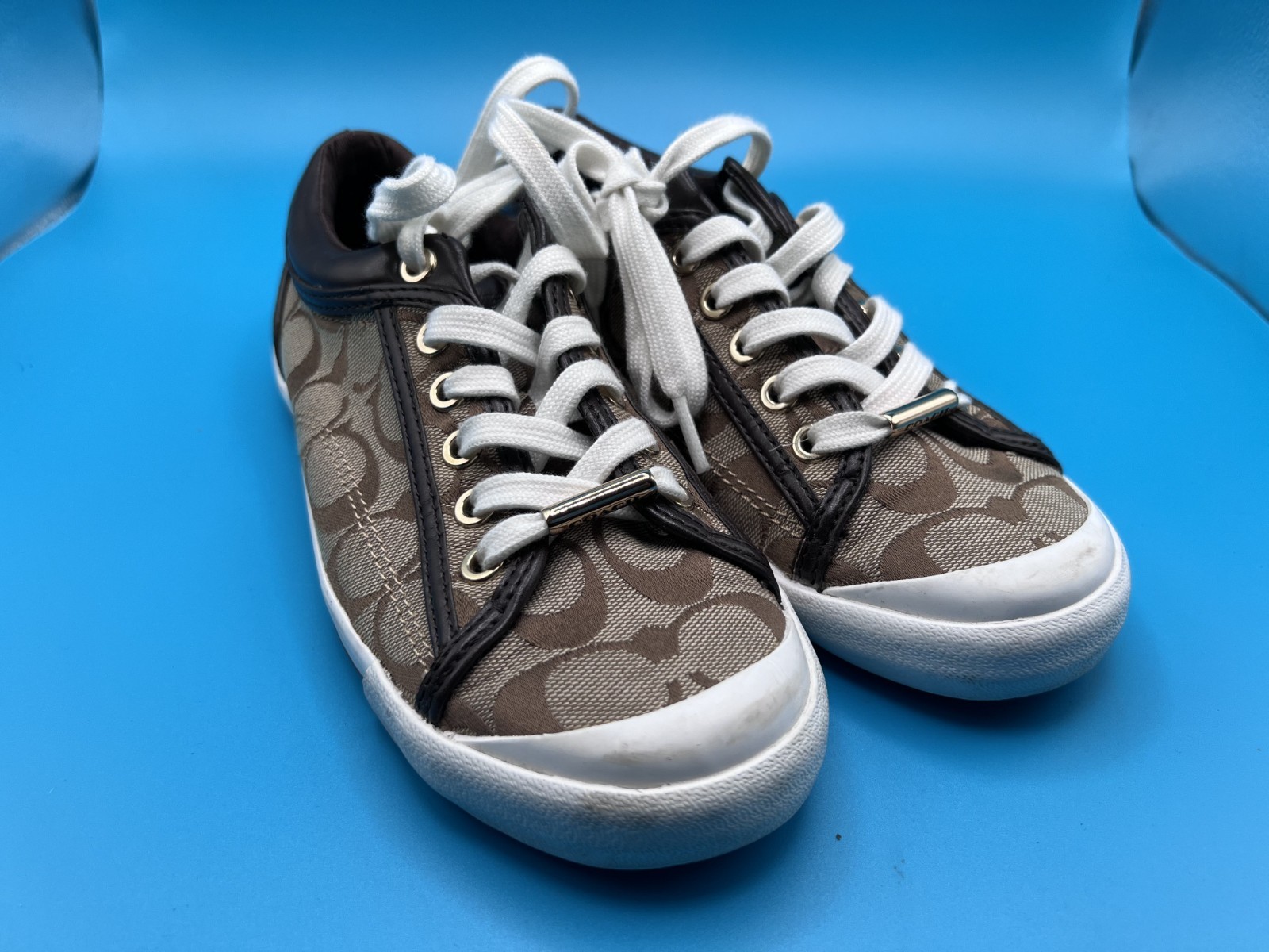 Coach Francesca Women’s Signature C Canvas Sneakers – Size 7B