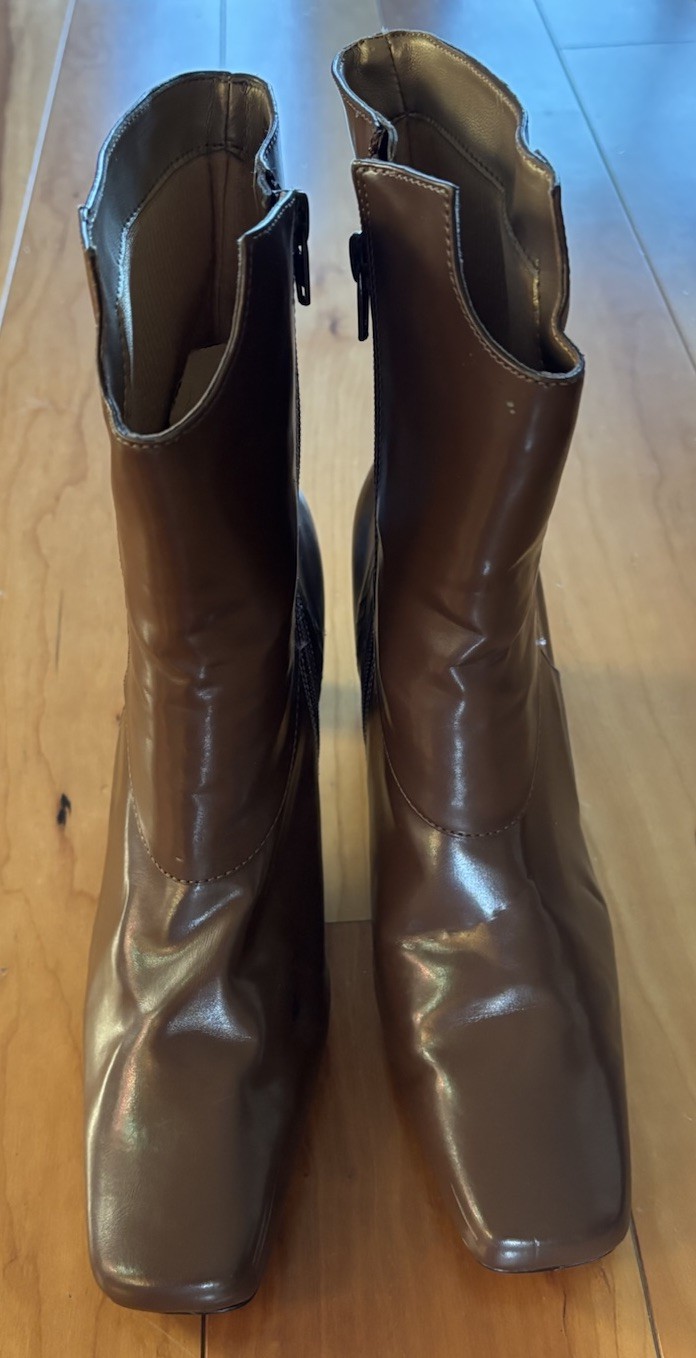 Suzanne Somers Mod Boots Brown Faux Leather Ankle Boot Lined 7.5 M 3.25″ Heel