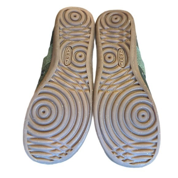 Keen Sienna Mj Mary Jane Quilted martini olive green women’s size 6 rubber flat