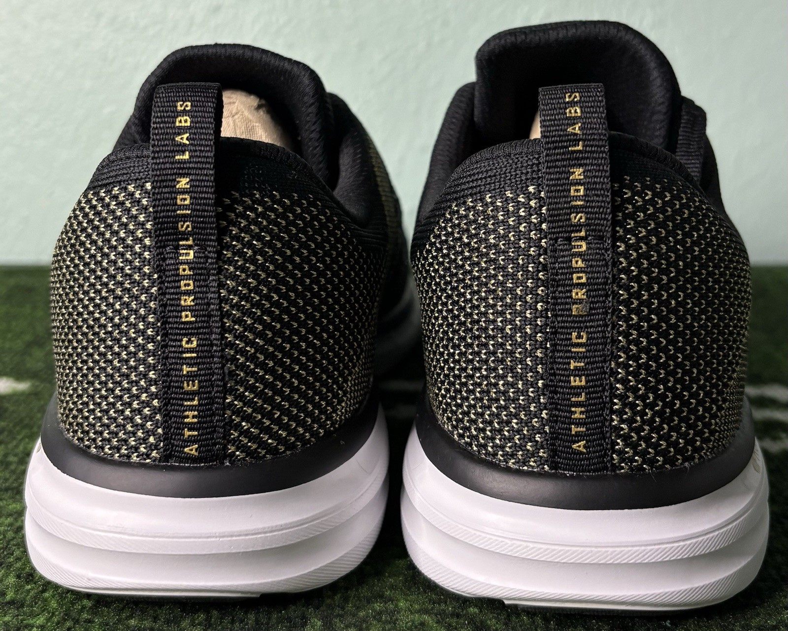 US Women’s 8.5 – APL Techloom Pro “Black/Metallic Gold” New in Box, ALO Yoga