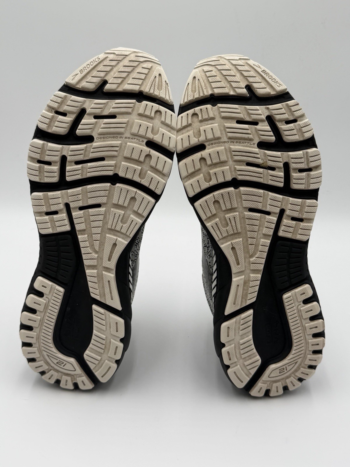 Brooks Adrenaline 21 Women’s Size 11.5B 1203291b135 Running Shoes White Black