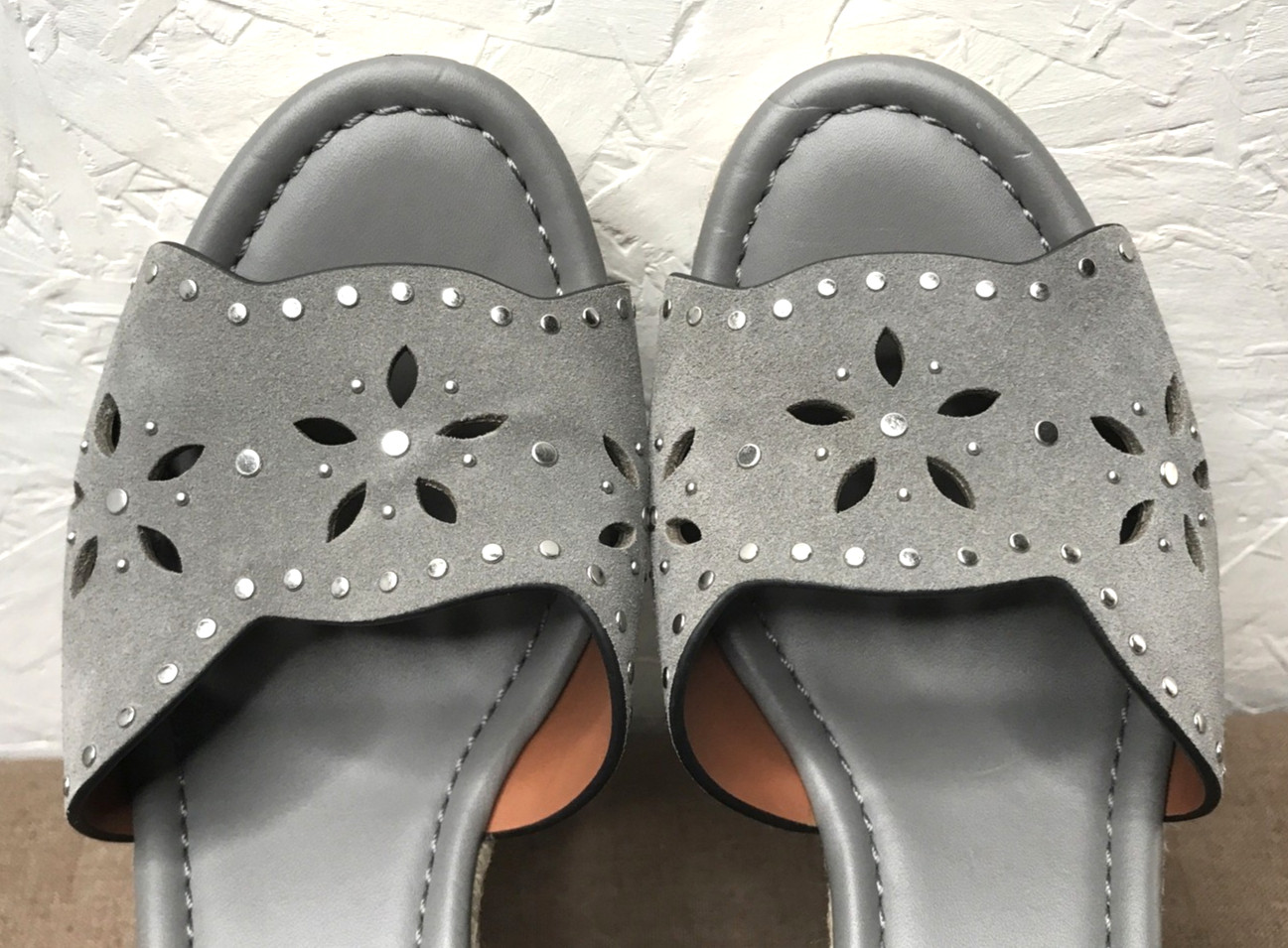 Coach Kelsi Wedge Women’s Espadrille Sandals Size 7B Gray Suede Studded 3.75″