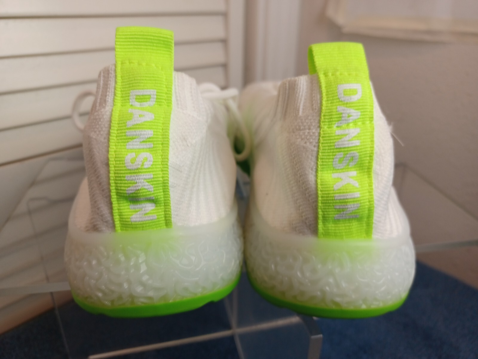 Danskin Positive Ultra Light Comfort Women’s White Neon Green Shoes Size 8