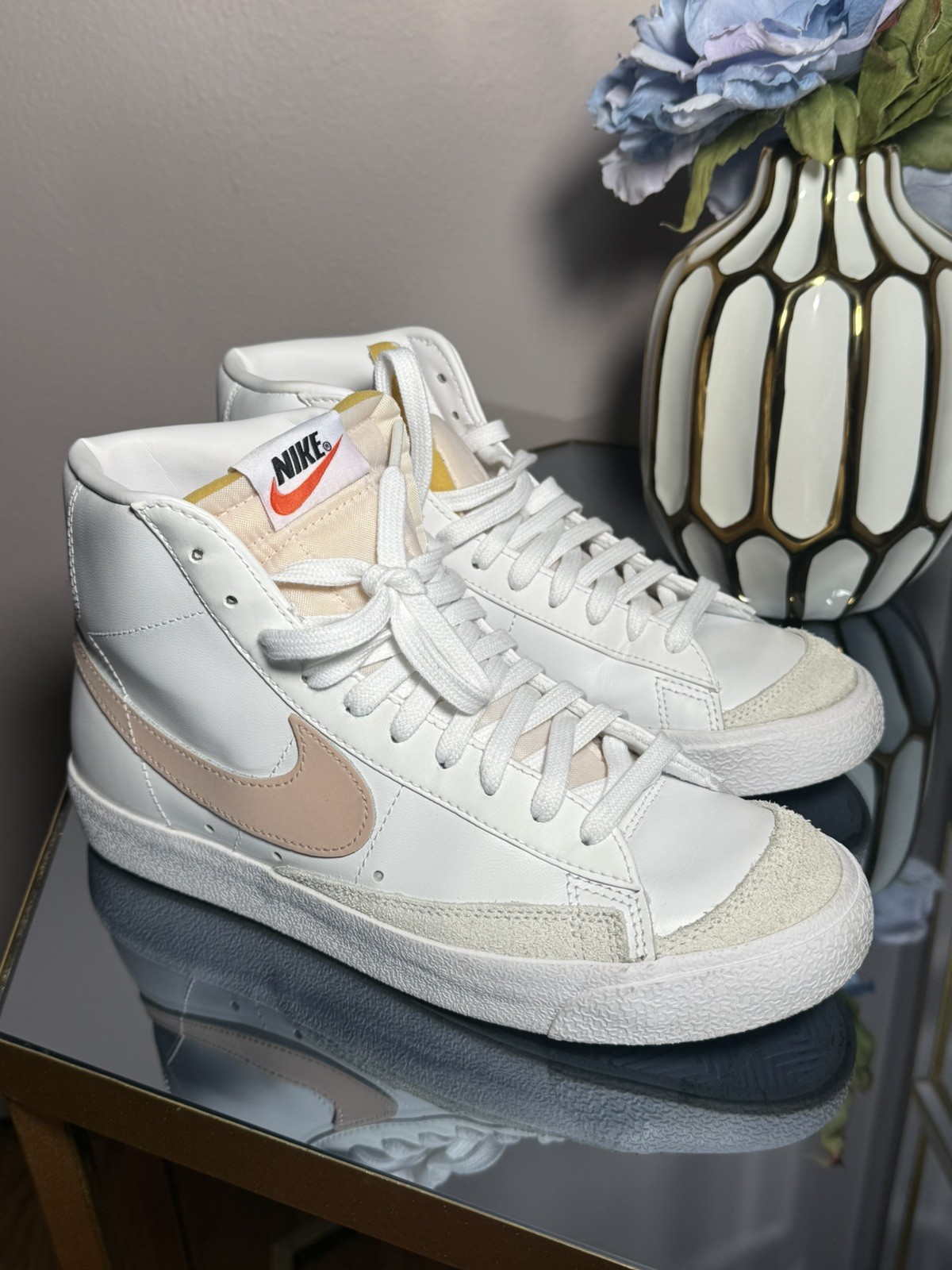 Women’s Nike Blazer Mid 77 High Top Sneakers Size 7