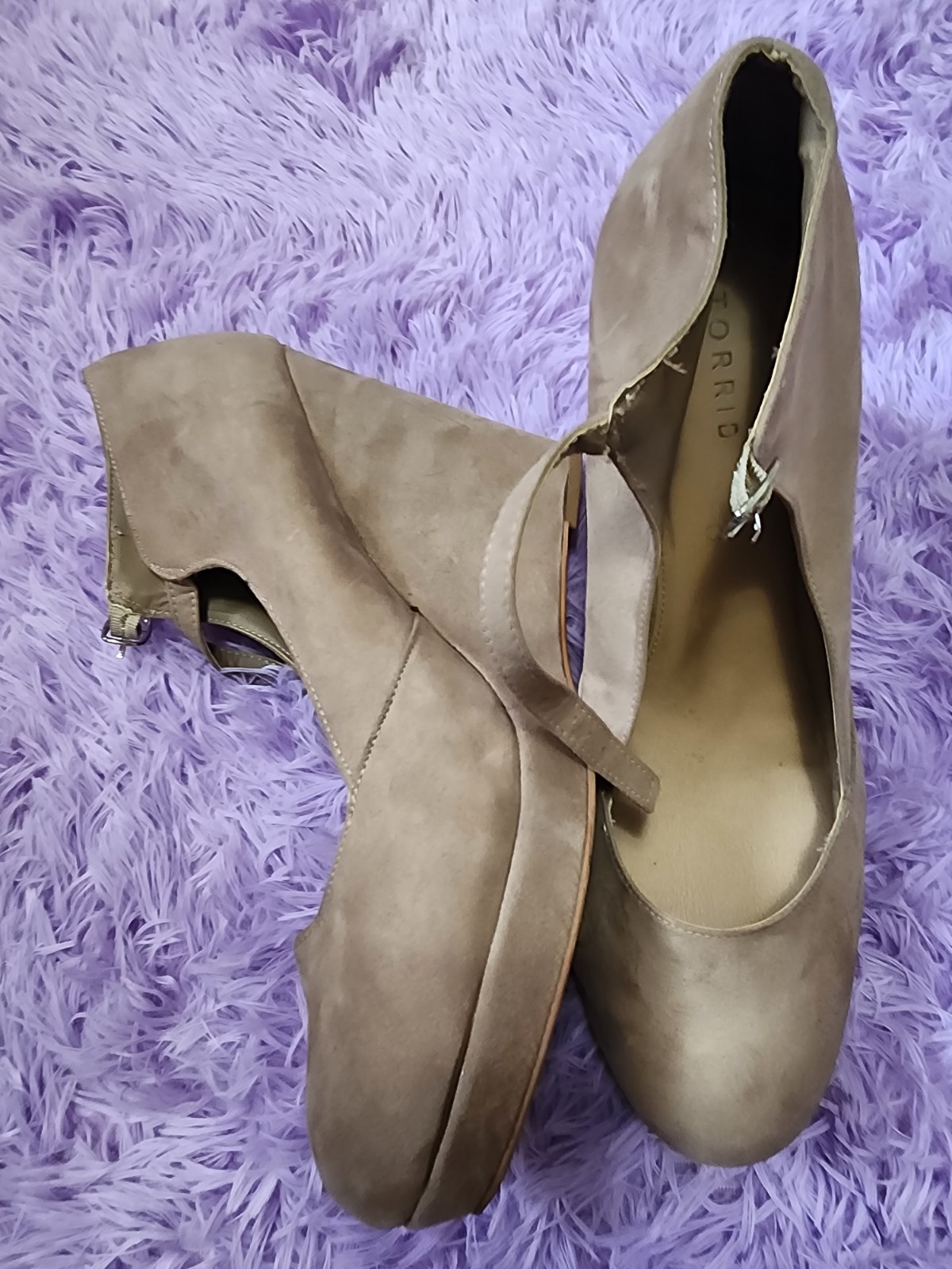 13 [Torrid] Taupe 5″ Platform Mary Jane Wedges