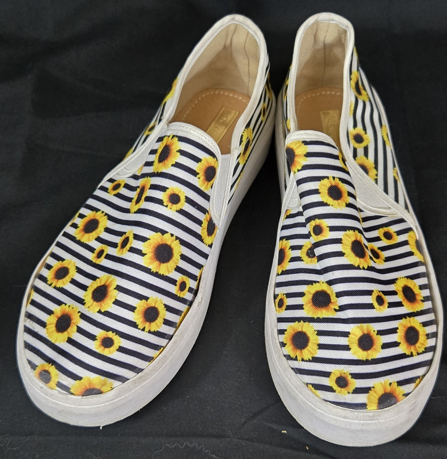 Miss L Fire Women’s Slip-On Flats AA Width Size 7 Striped Sunflower Print