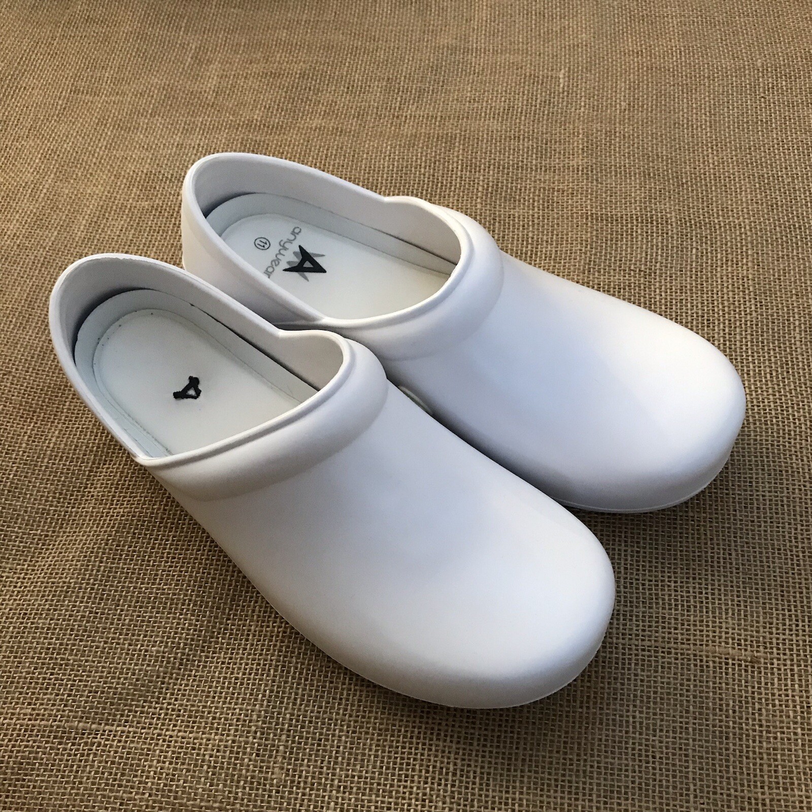 Anywear Women’s Guardian angel Closed Toe Clogs, White, Size 11 Work Foam Comfor