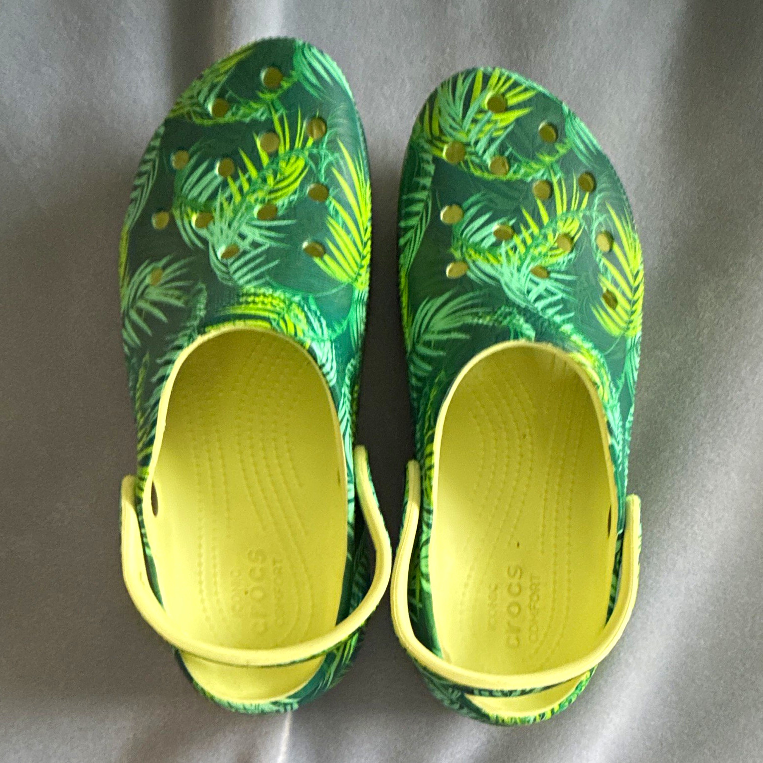 Crocs Classic Platform Clog, Palm Leaf/Tropical Print, Women’s 10