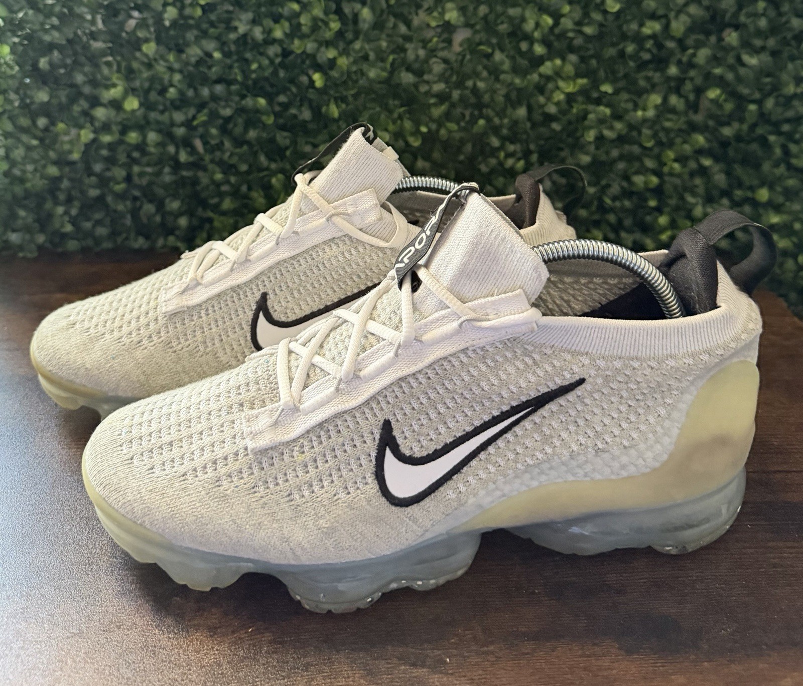 Nike Air Vapormax 2021 White Flyknit Women Size 8.5 Silver Shoes DB1550-100 Snea