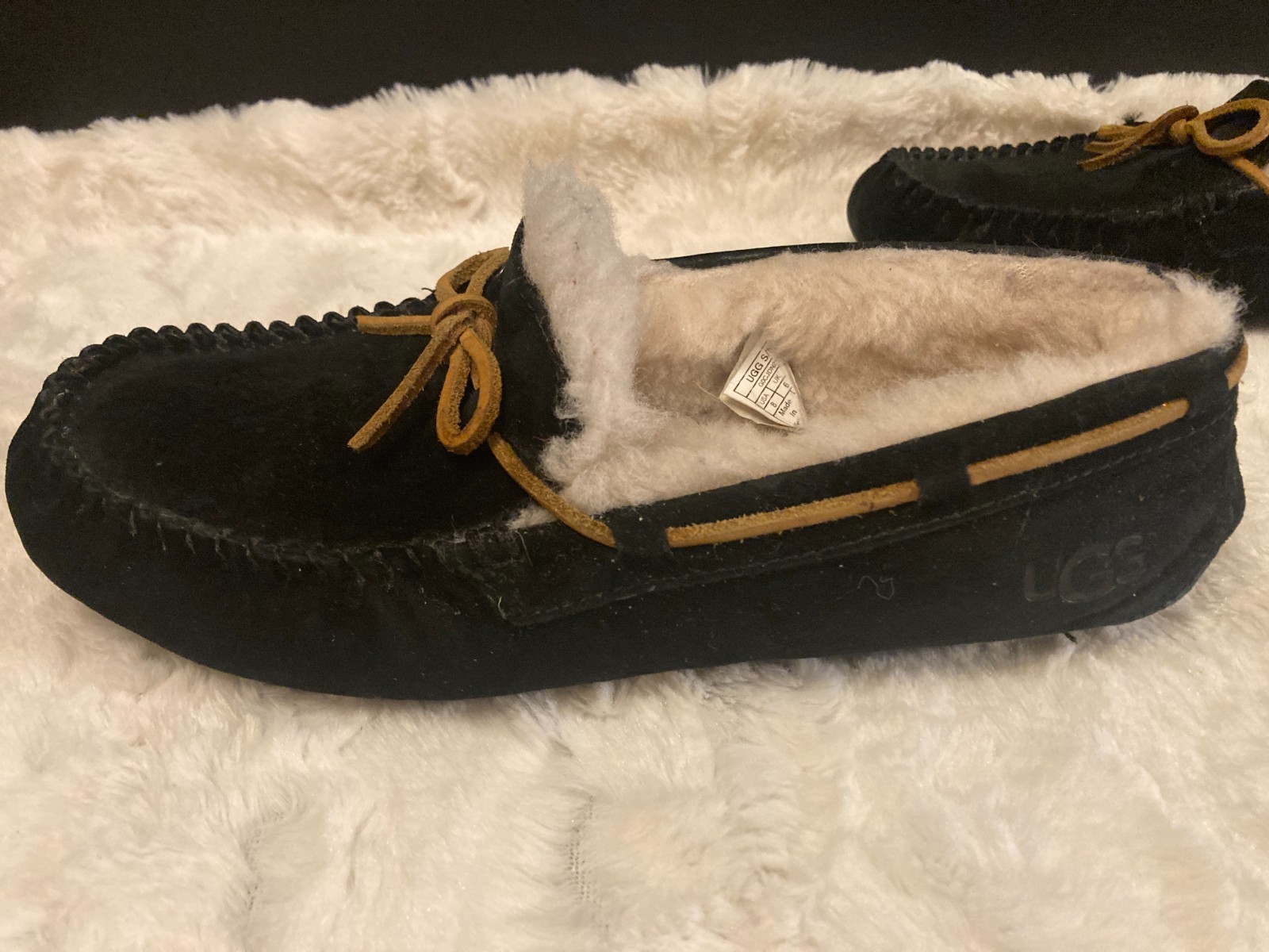 UGG Women’s Dakota Black Suede Moccasin Slippers Shearling Lined Shoes Size 8