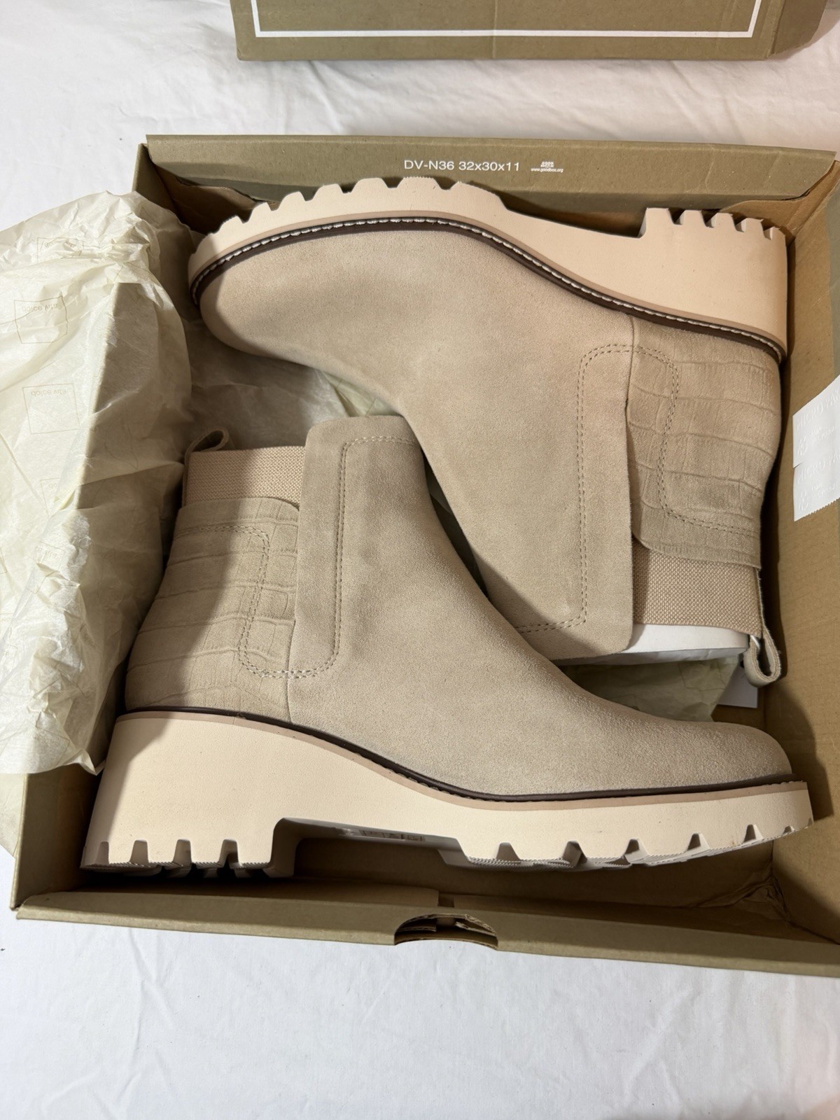 Dolce Vita Huey H2O Suede Waterproof Lug Sole Chelsea Ankle Boots US 11