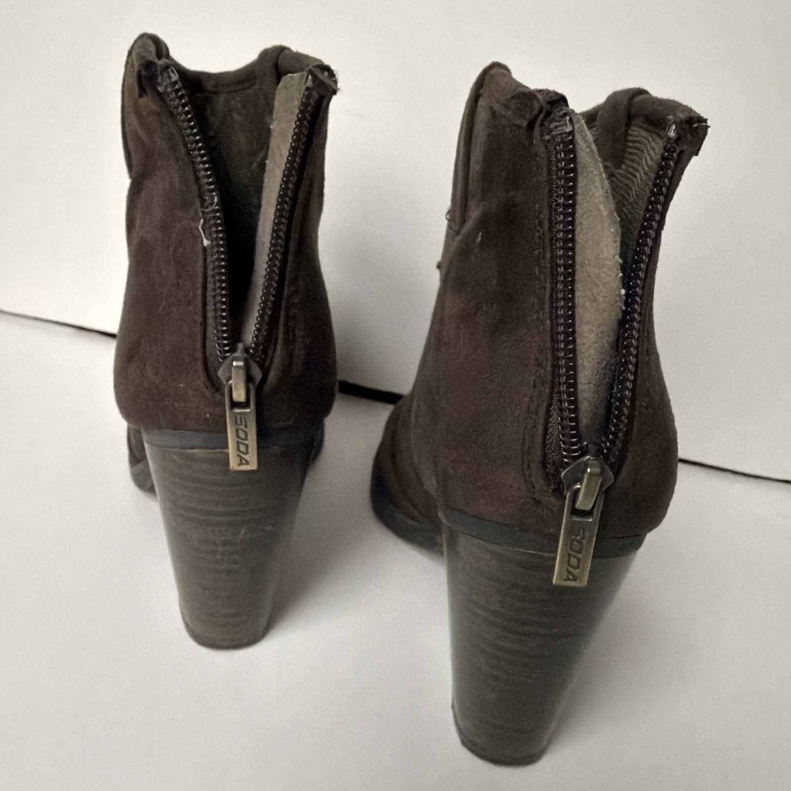 Soda Women’s Ankle Boots Booties Block Heel Dark Brown Faux Suede Size 8 EUC