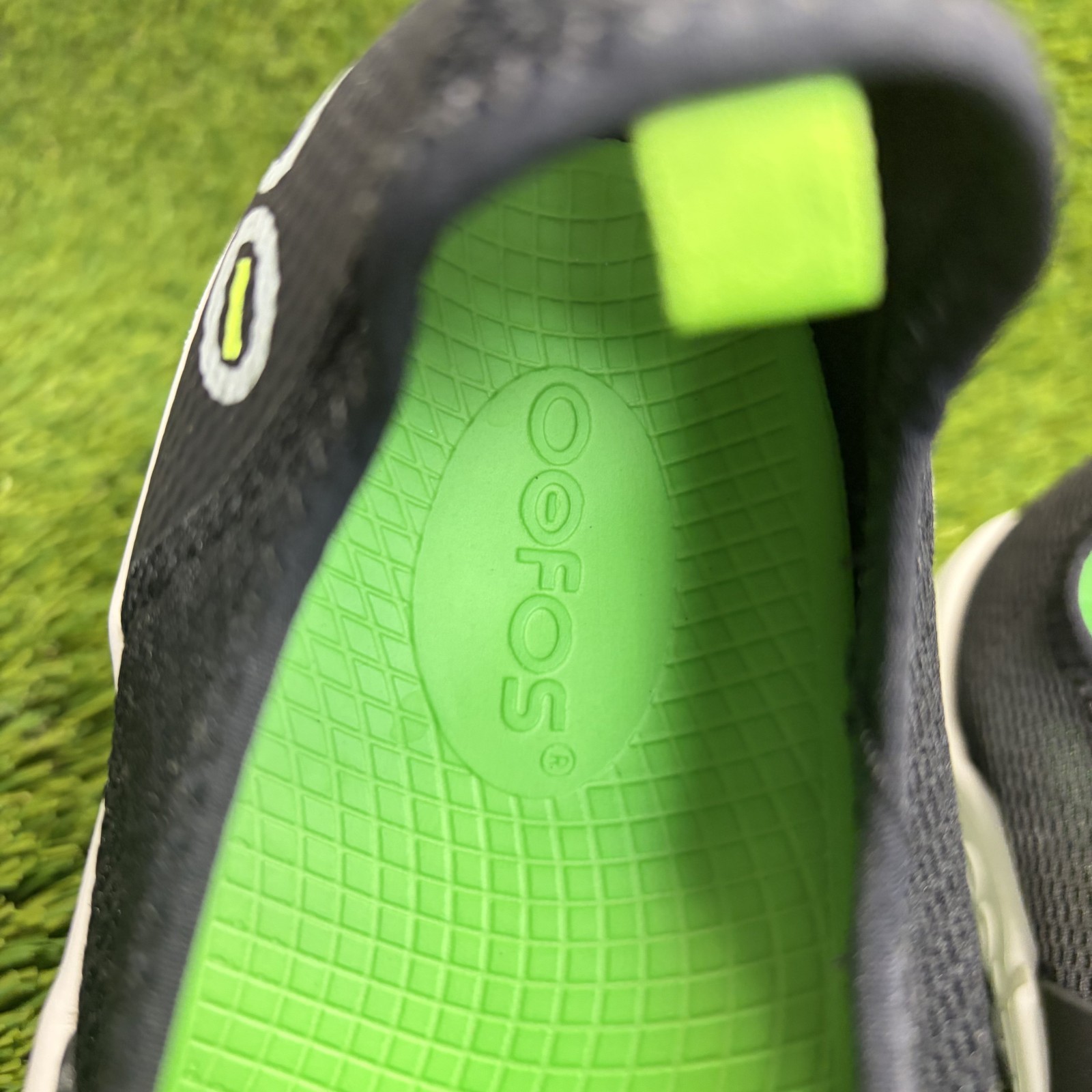 OOFOS OOmg eeZee Low Womens Size 7 Black Casual Walking Slip On Recovery Shoes