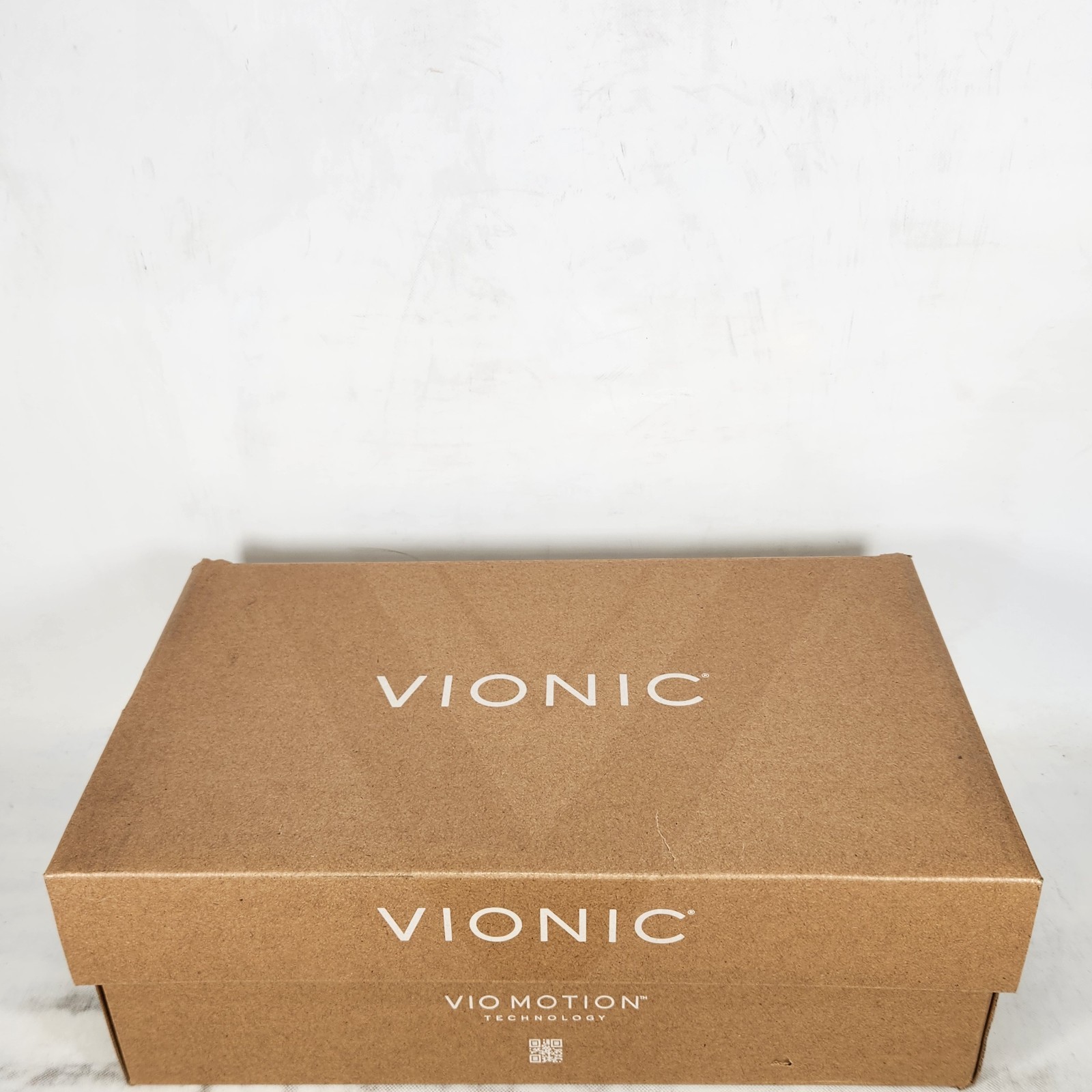 7 WOM – Vionic Uptown Perf – Gold LEATHER